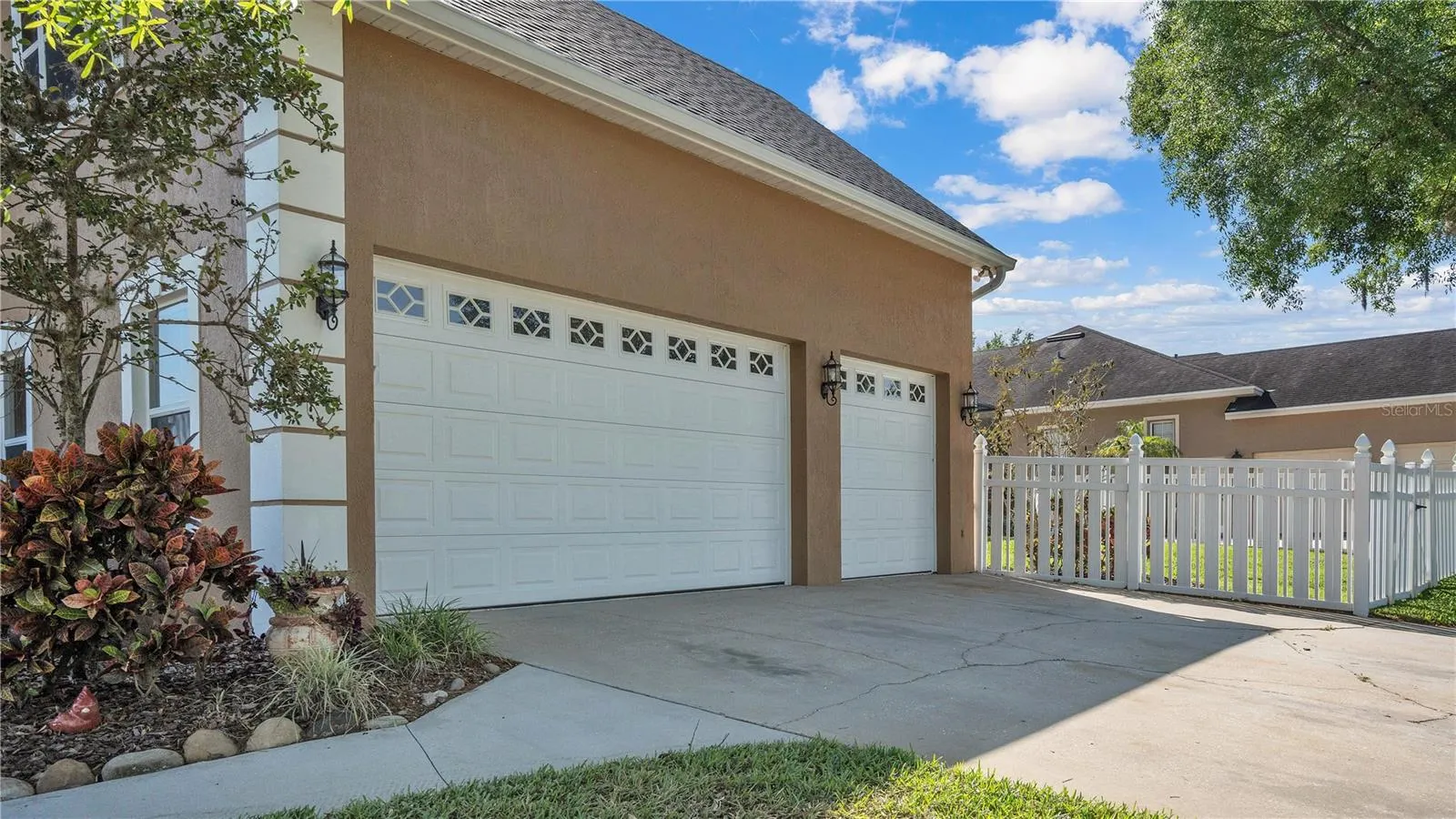 2409 JENNA LN