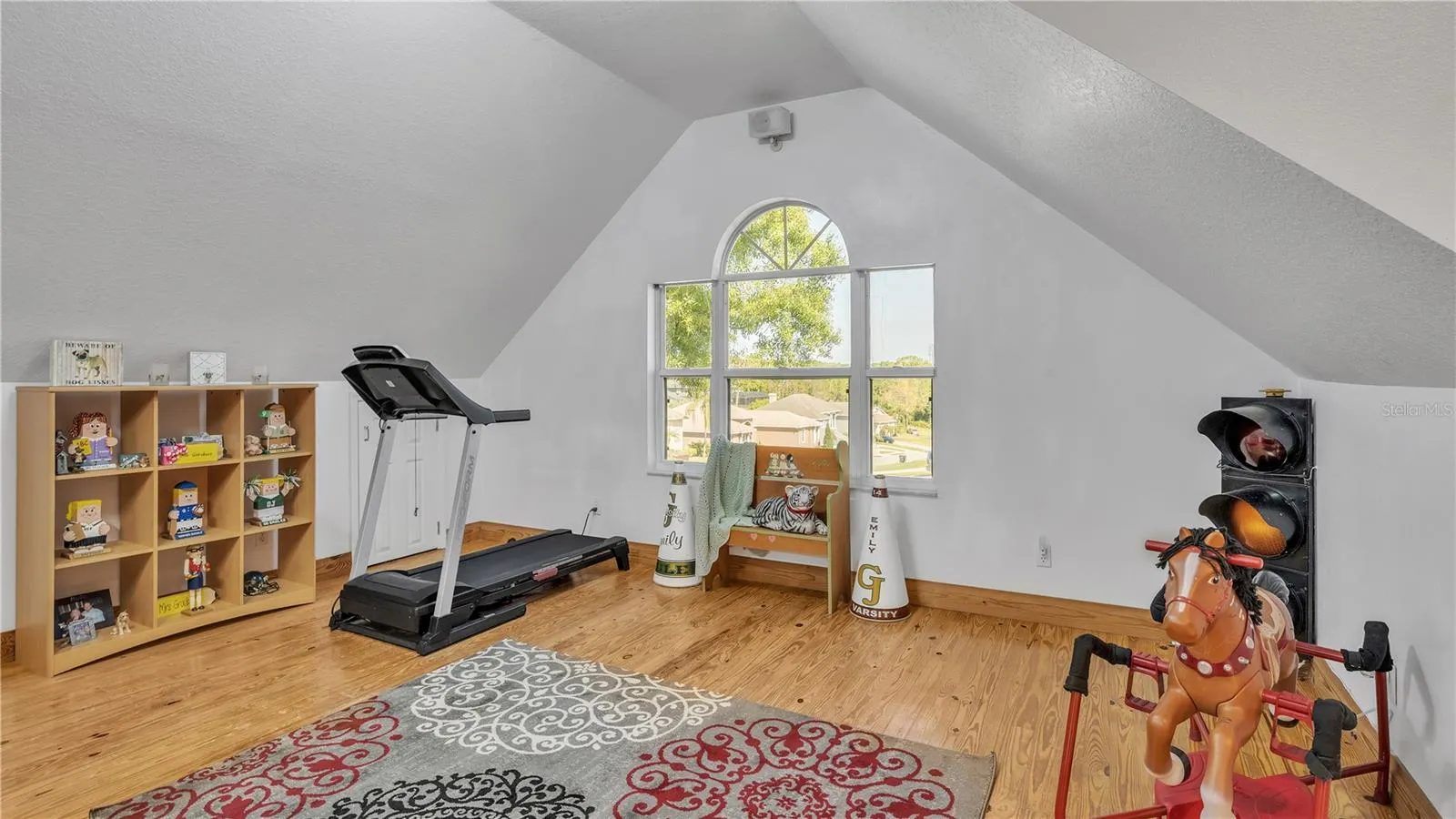 2409 JENNA LN