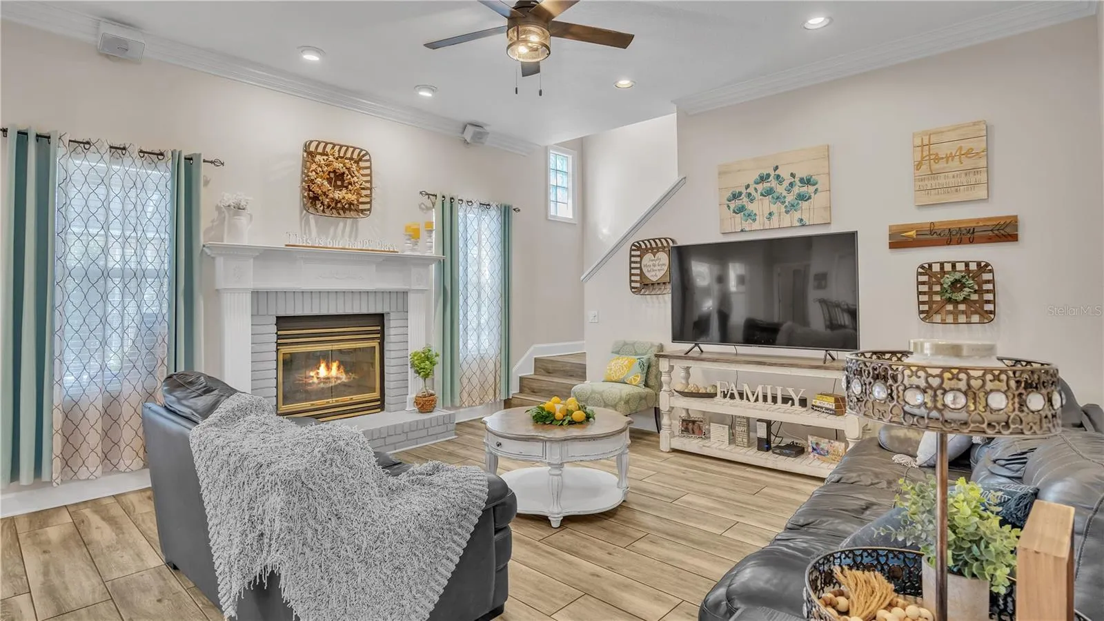 2409 JENNA LN