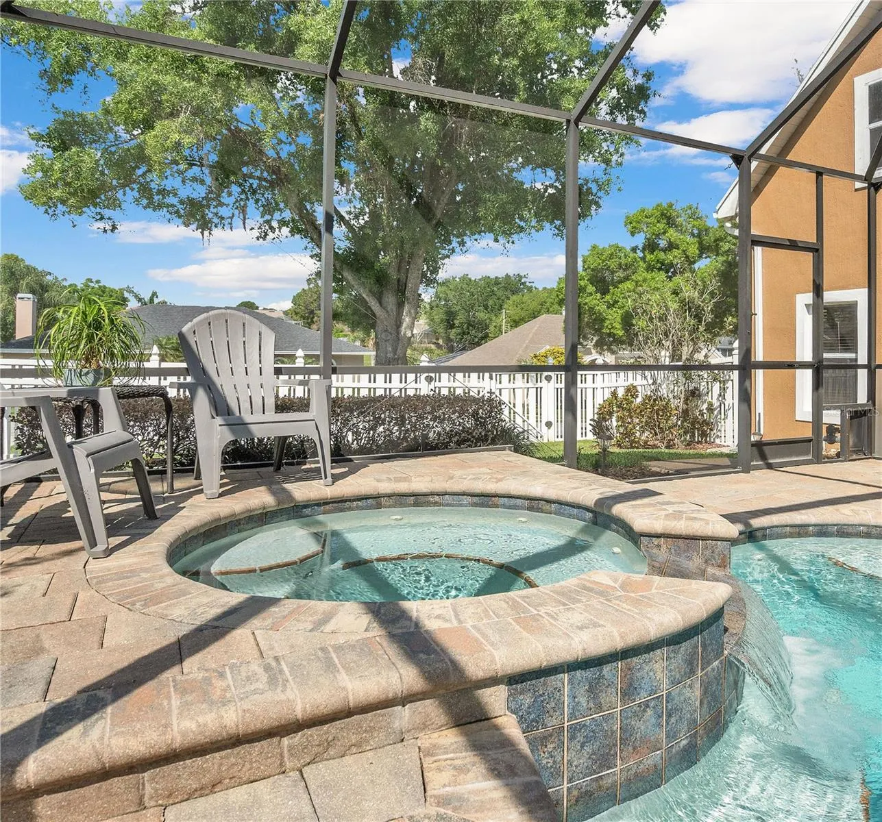 2409 JENNA LN