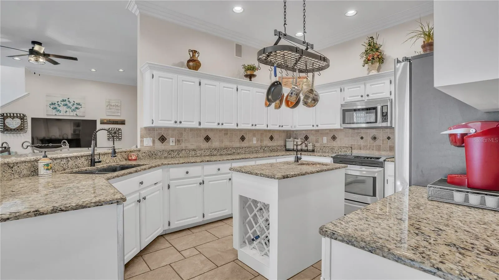 2409 JENNA LN