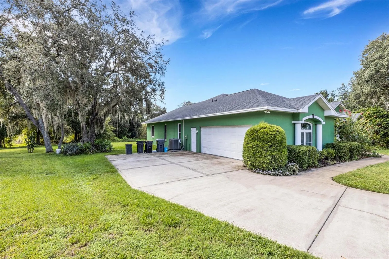 1669 KINSMAN WAY