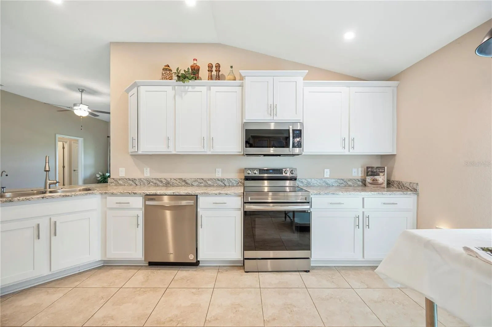 4673 LATHLOA LOOP