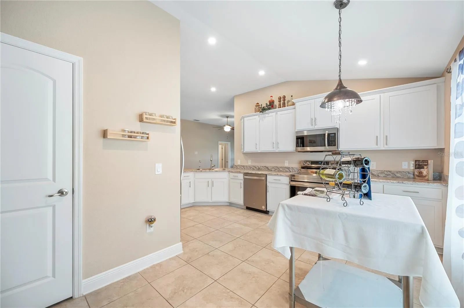 4673 LATHLOA LOOP