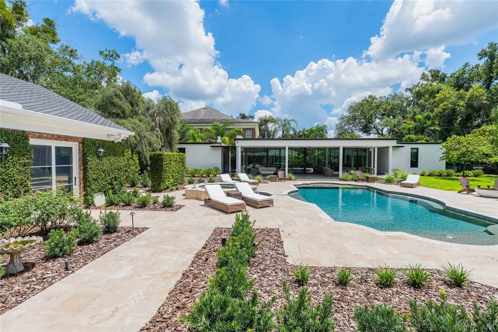369 LAKE HOLLINGSWORTH DR
