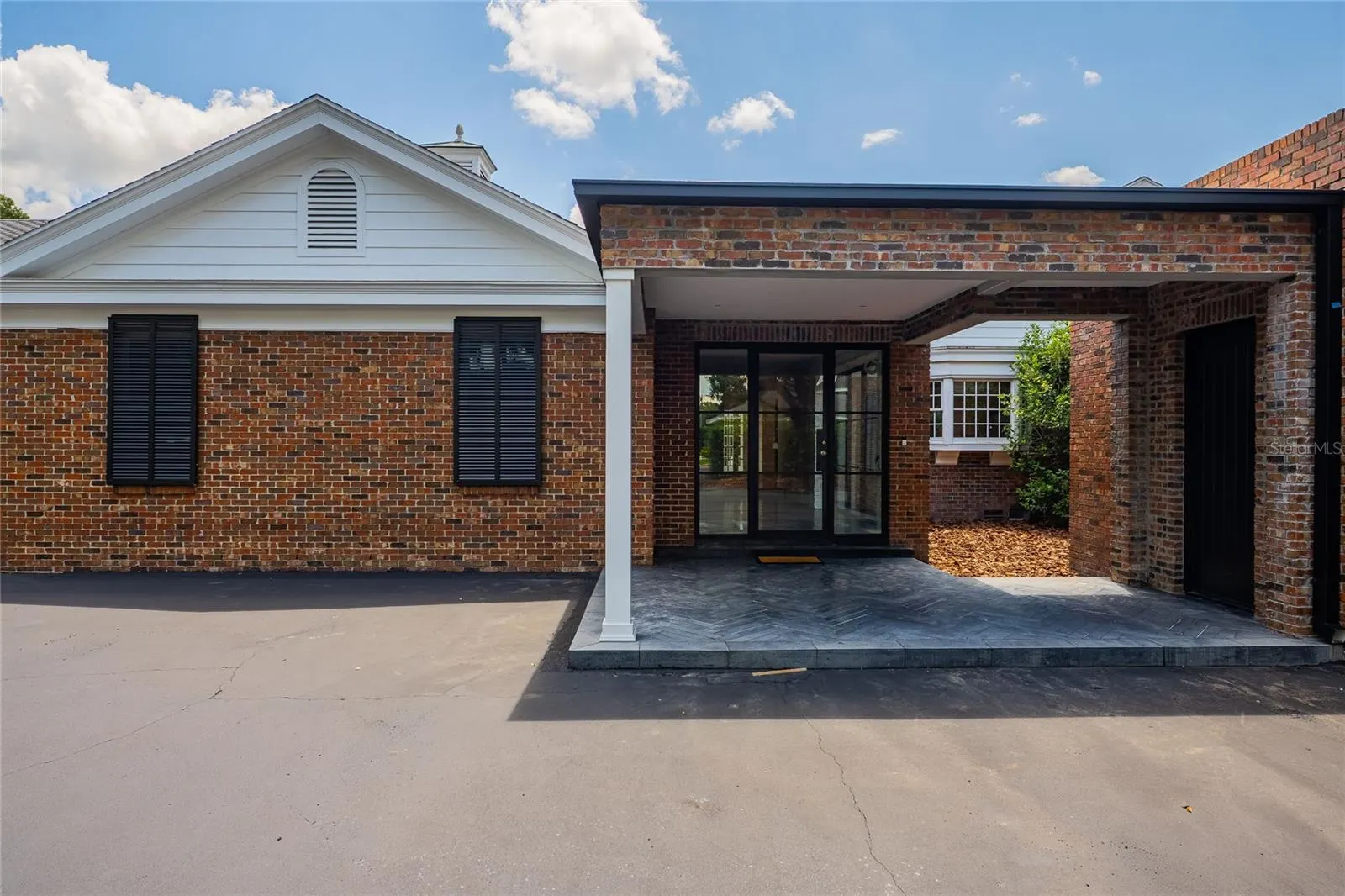 369 LAKE HOLLINGSWORTH DR