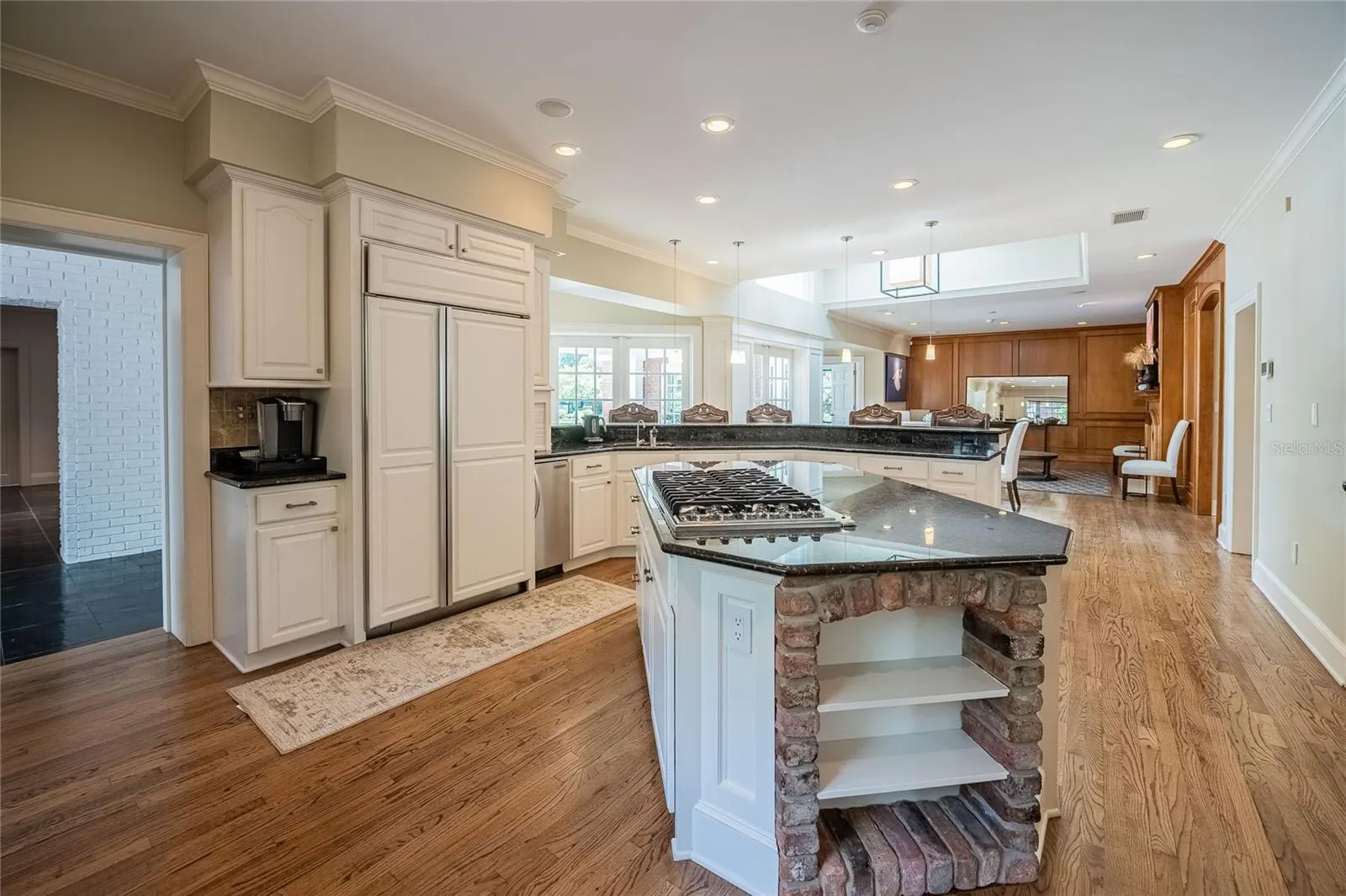 369 LAKE HOLLINGSWORTH DR