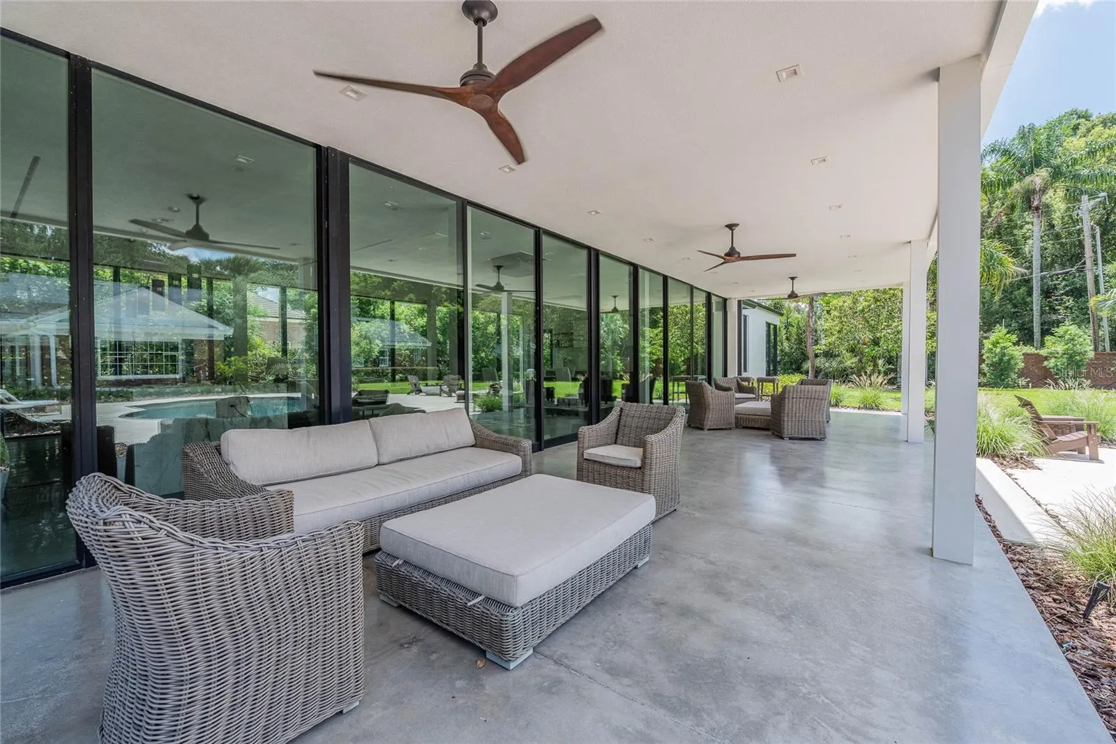 369 LAKE HOLLINGSWORTH DR
