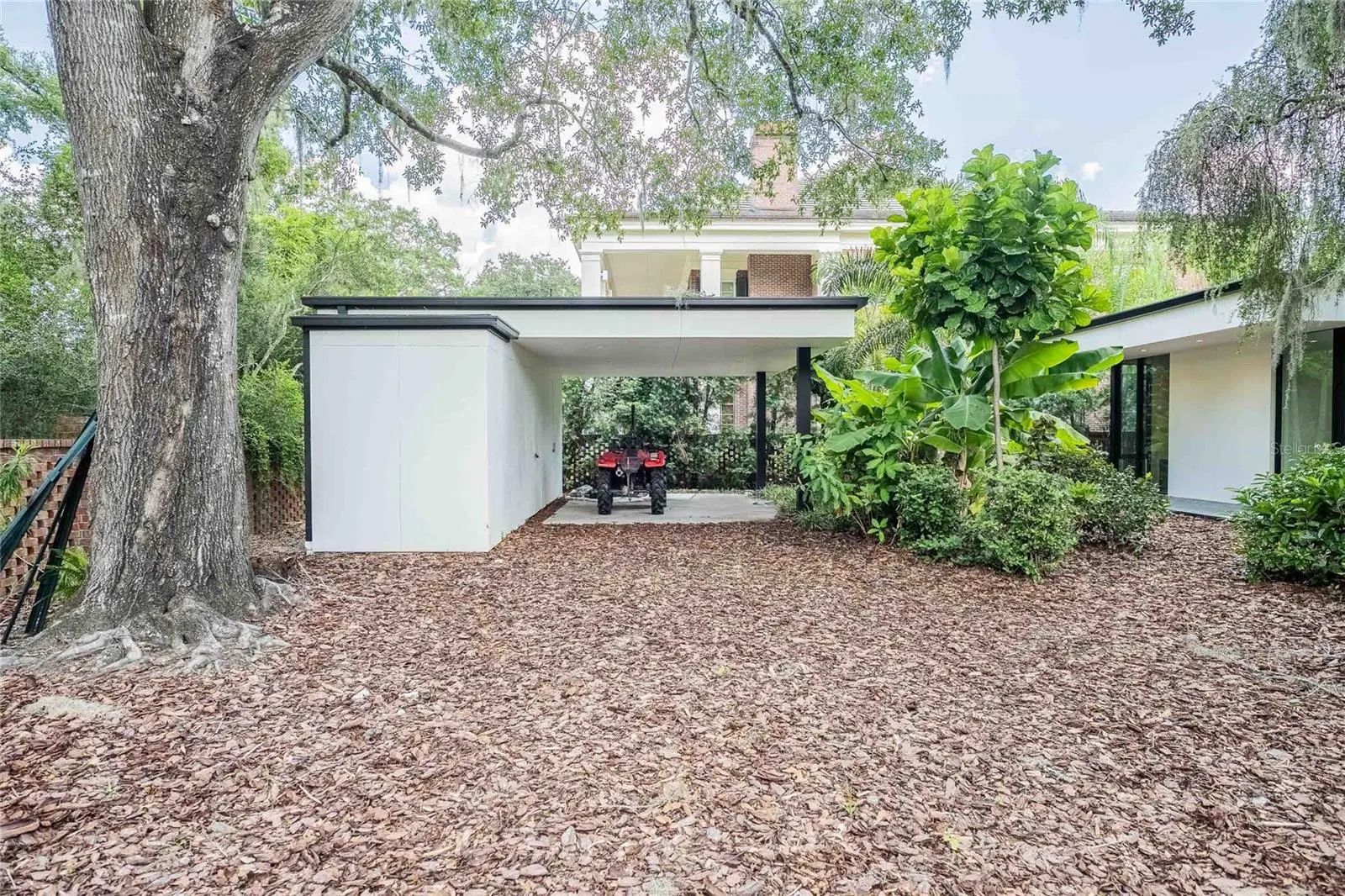 369 LAKE HOLLINGSWORTH DR