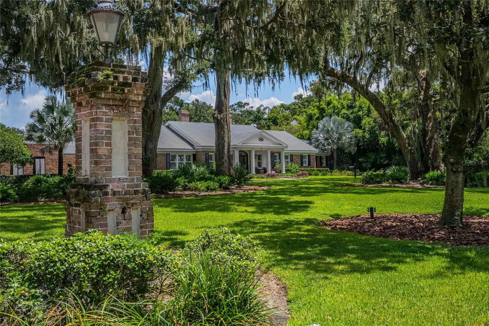 369 LAKE HOLLINGSWORTH DR