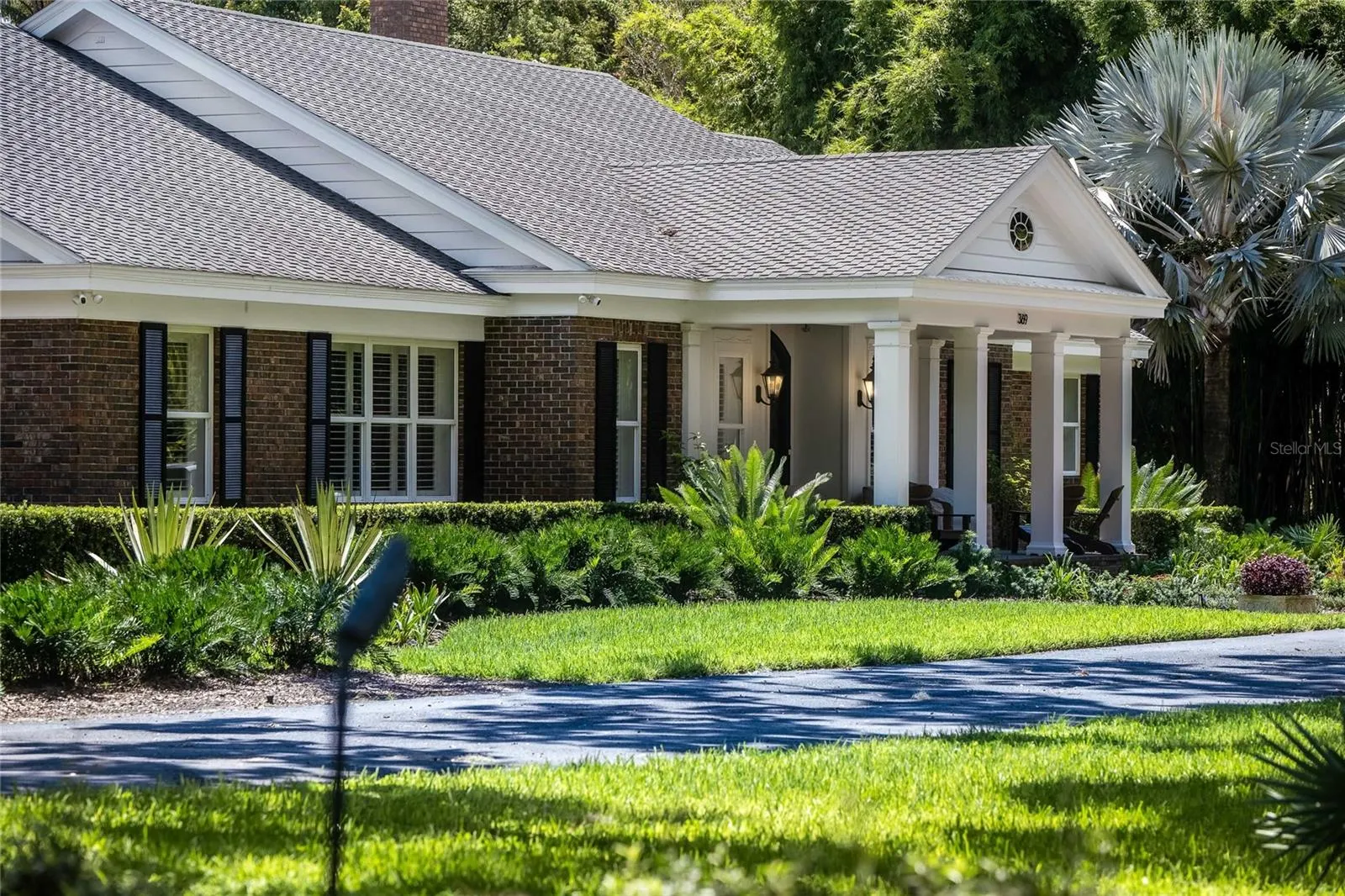 369 LAKE HOLLINGSWORTH DR
