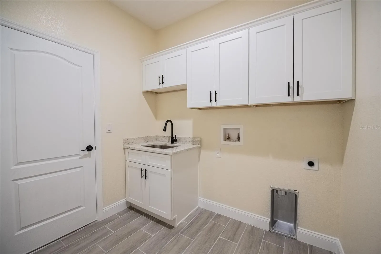 2455 MARY JEWETT CIR