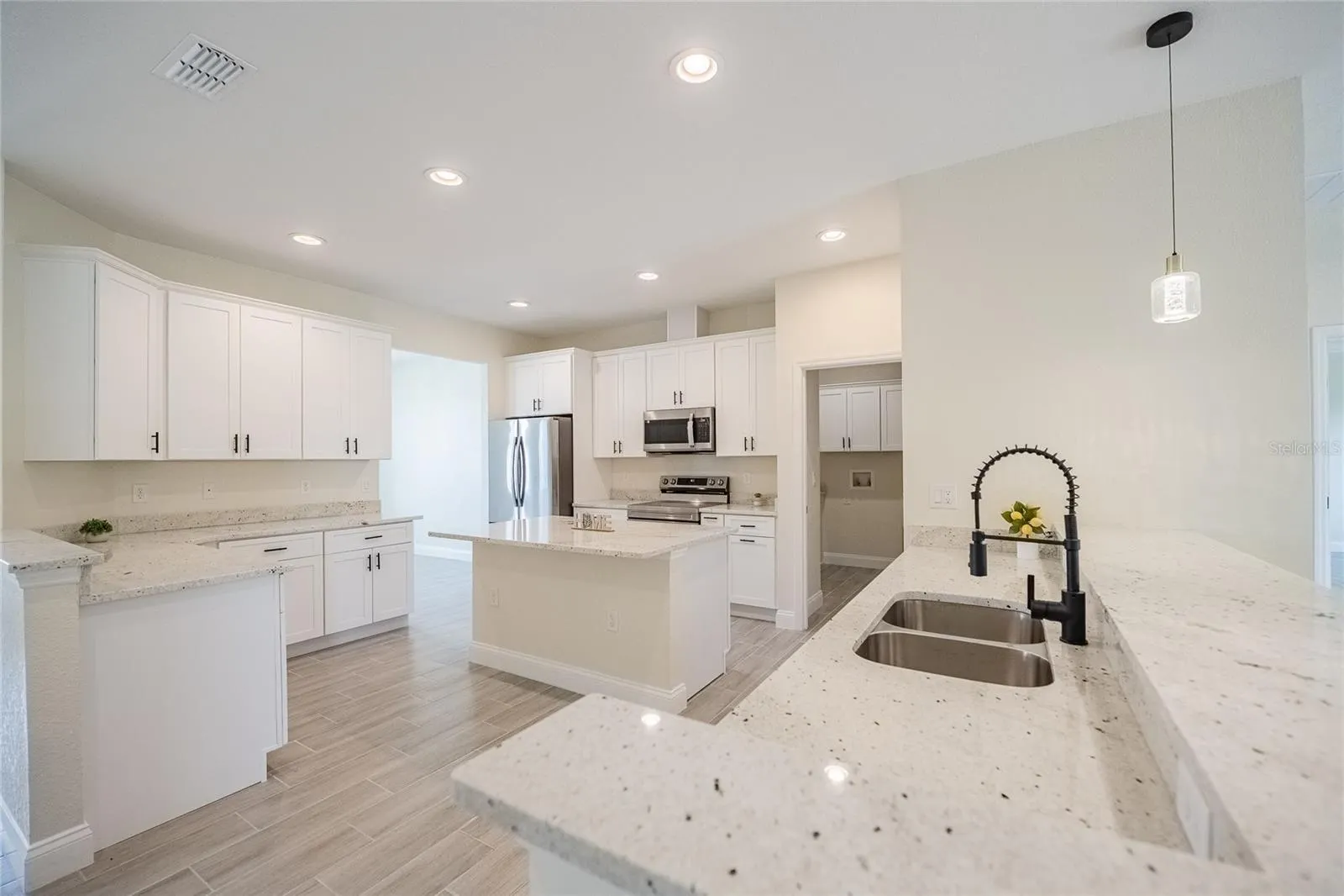 2455 MARY JEWETT CIR
