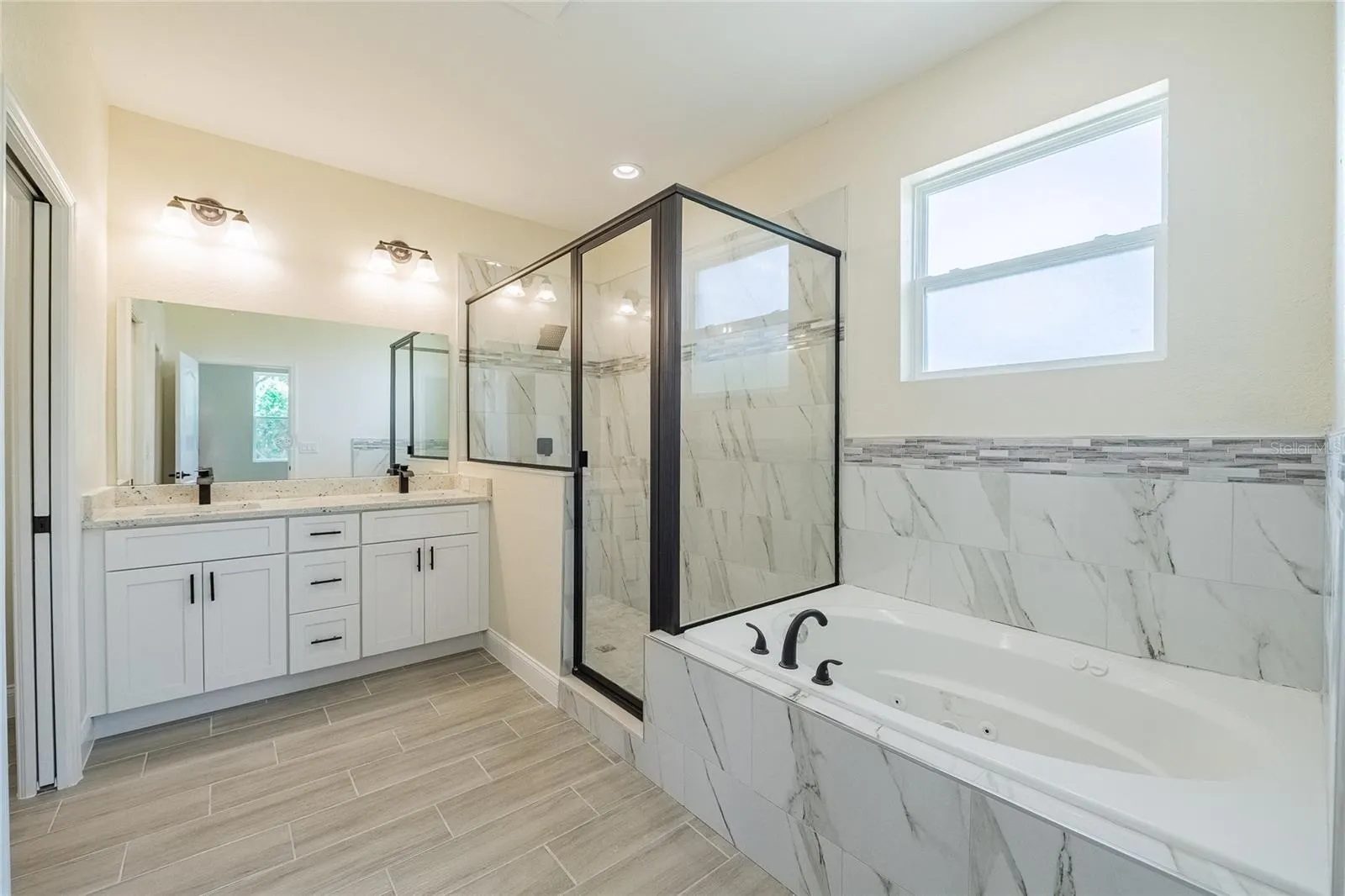 2455 MARY JEWETT CIR