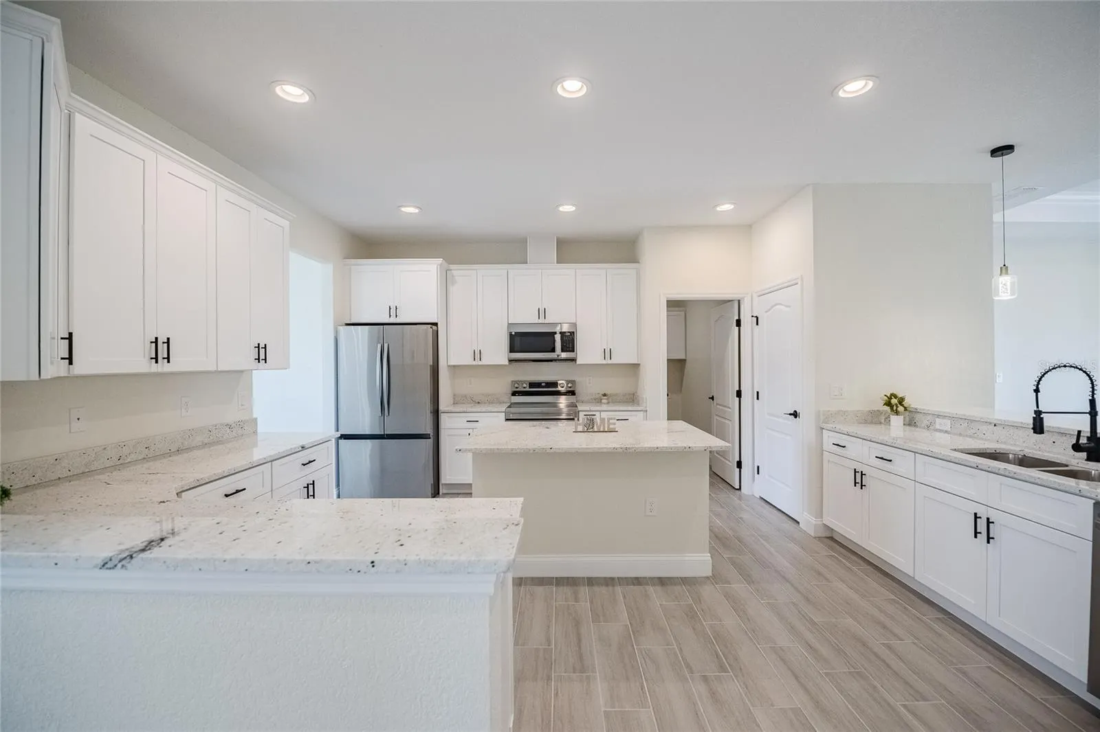 2455 MARY JEWETT CIR