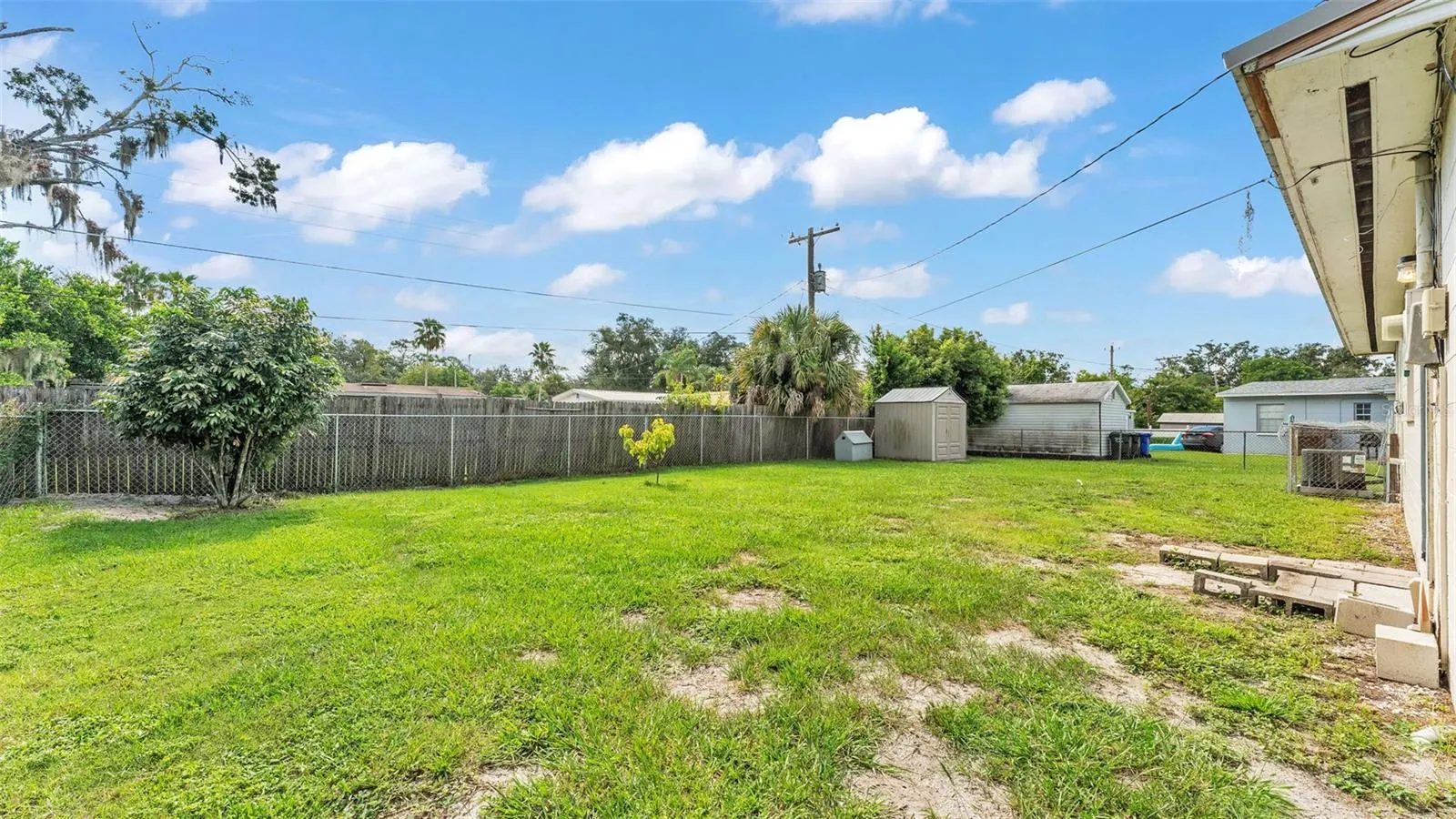 631 CAROLYN DR