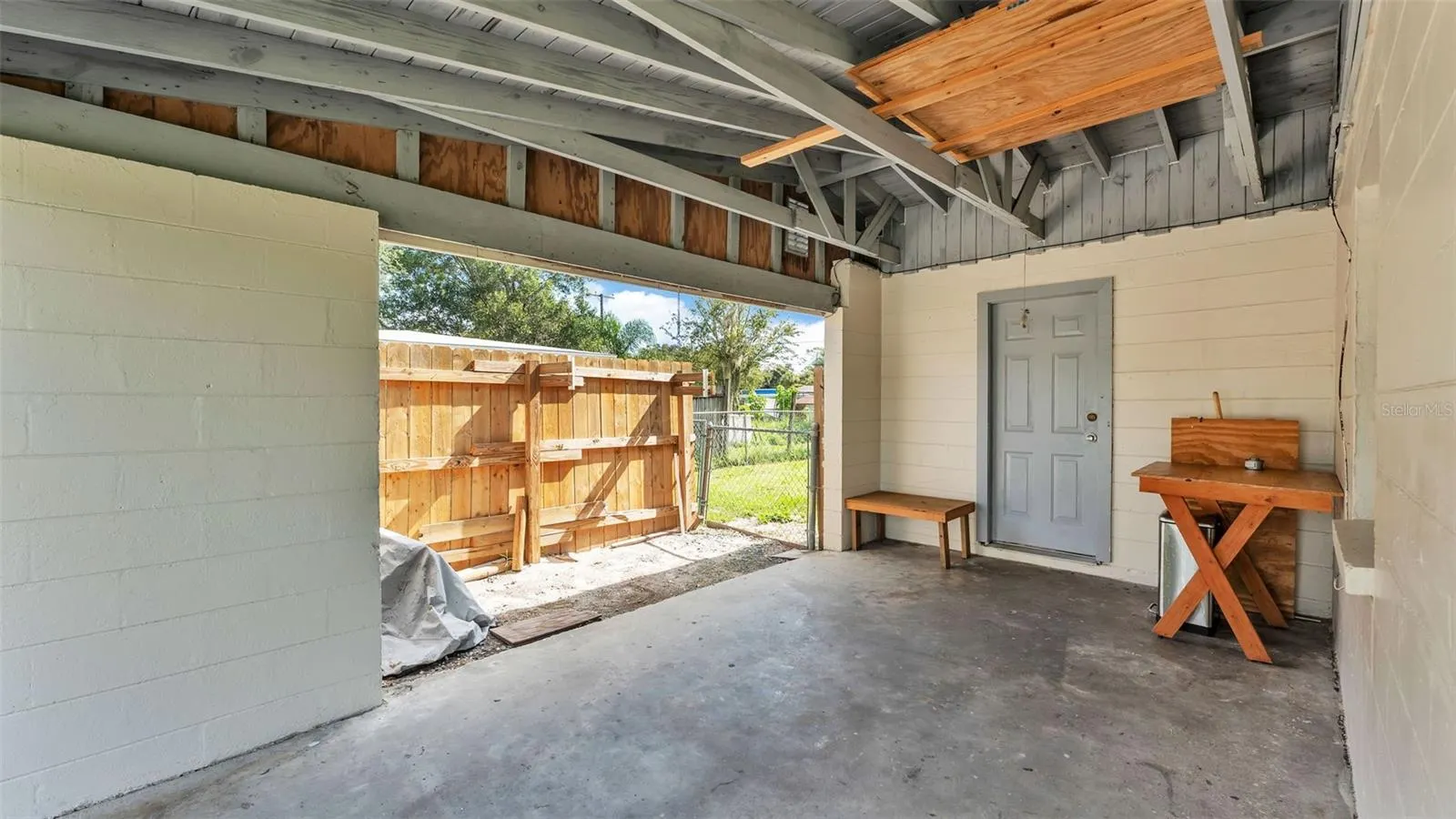 631 CAROLYN DR