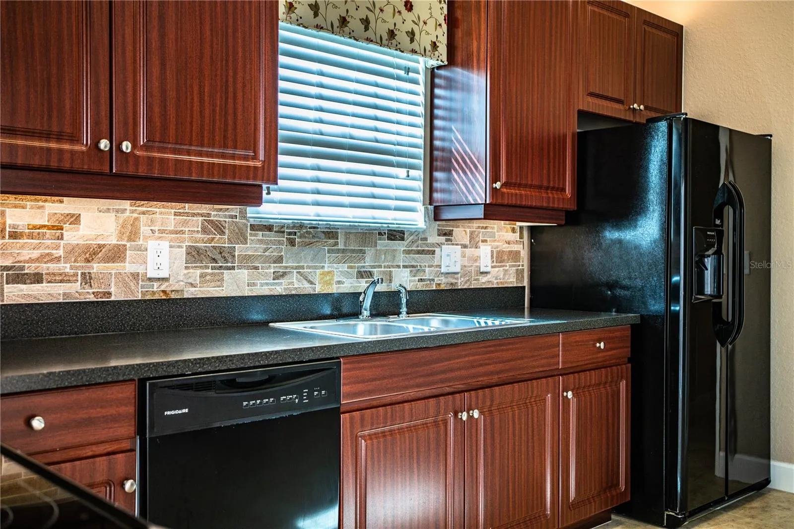 253 ALEXANDER WOODS DR