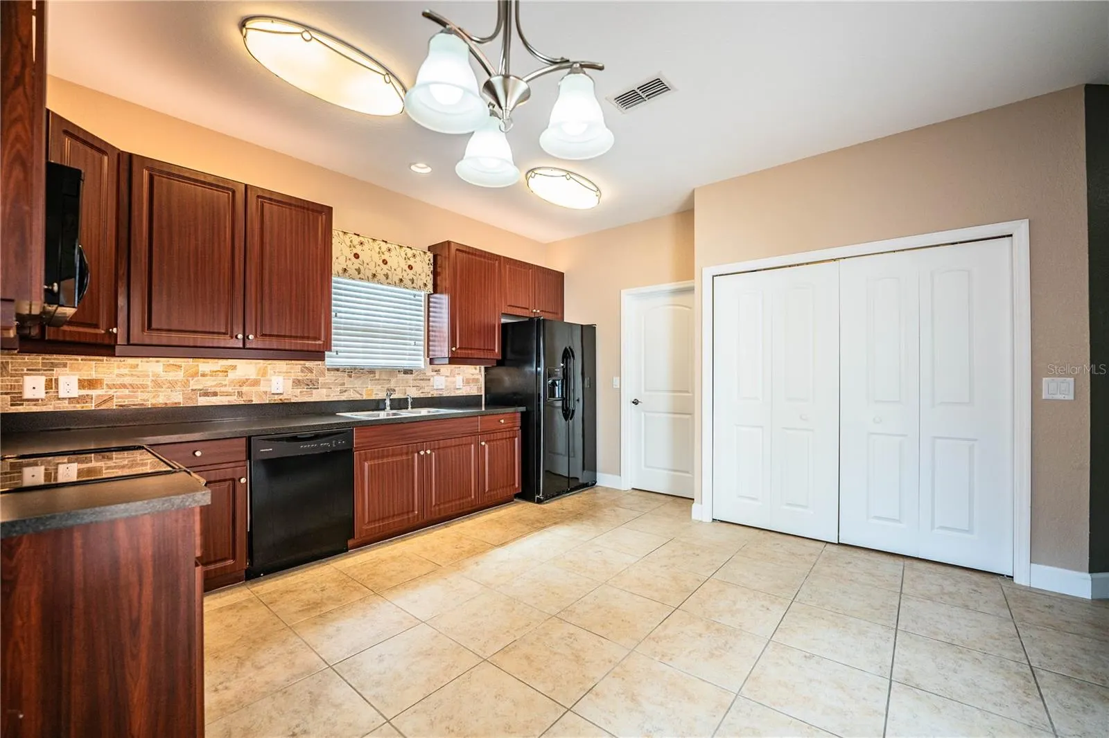 253 ALEXANDER WOODS DR