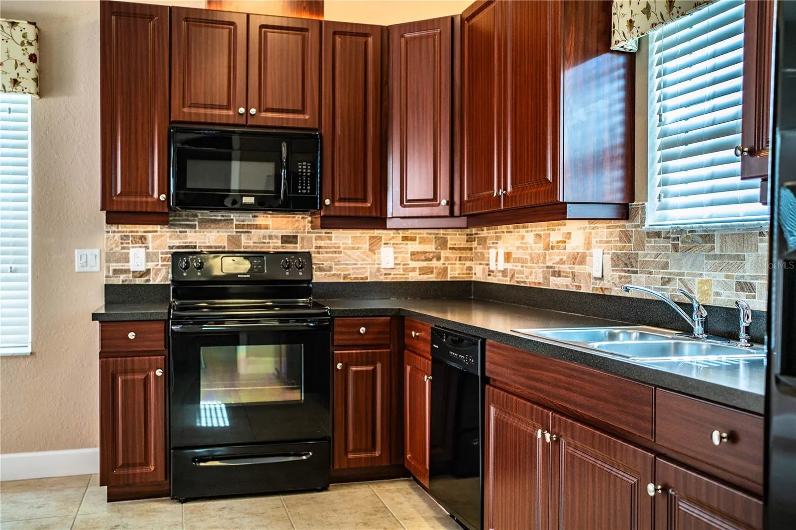 253 ALEXANDER WOODS DR