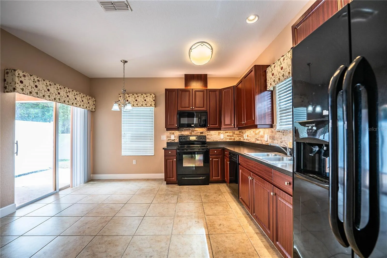253 ALEXANDER WOODS DR