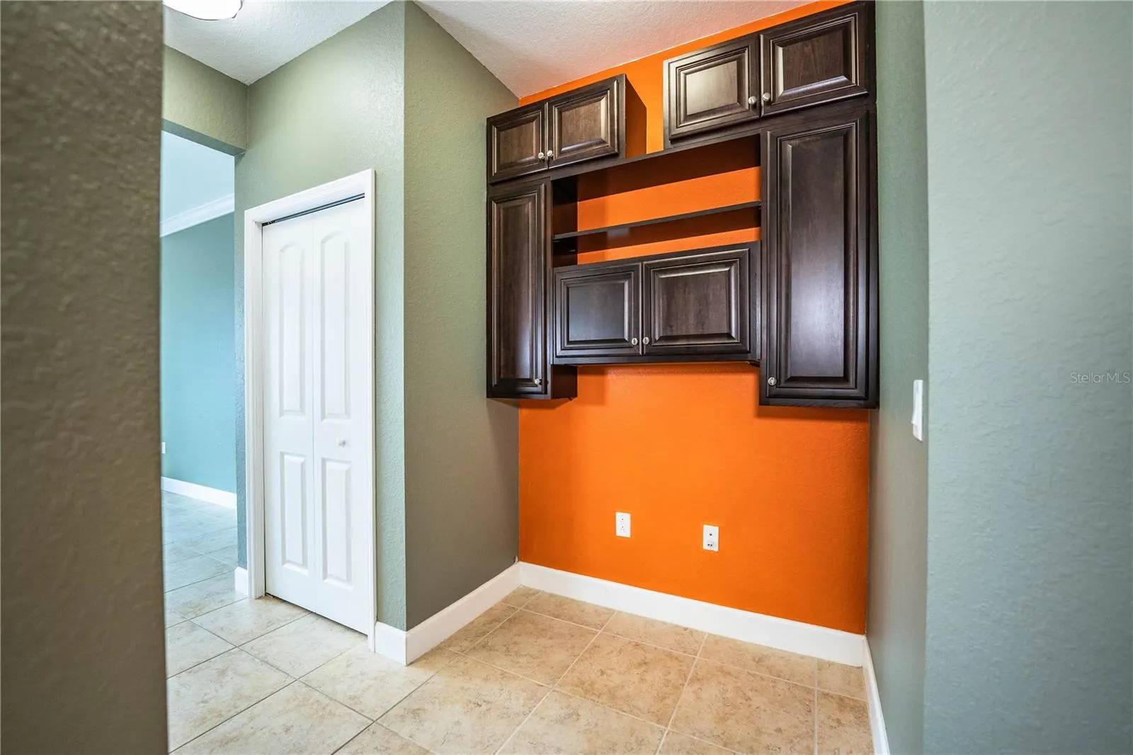 253 ALEXANDER WOODS DR