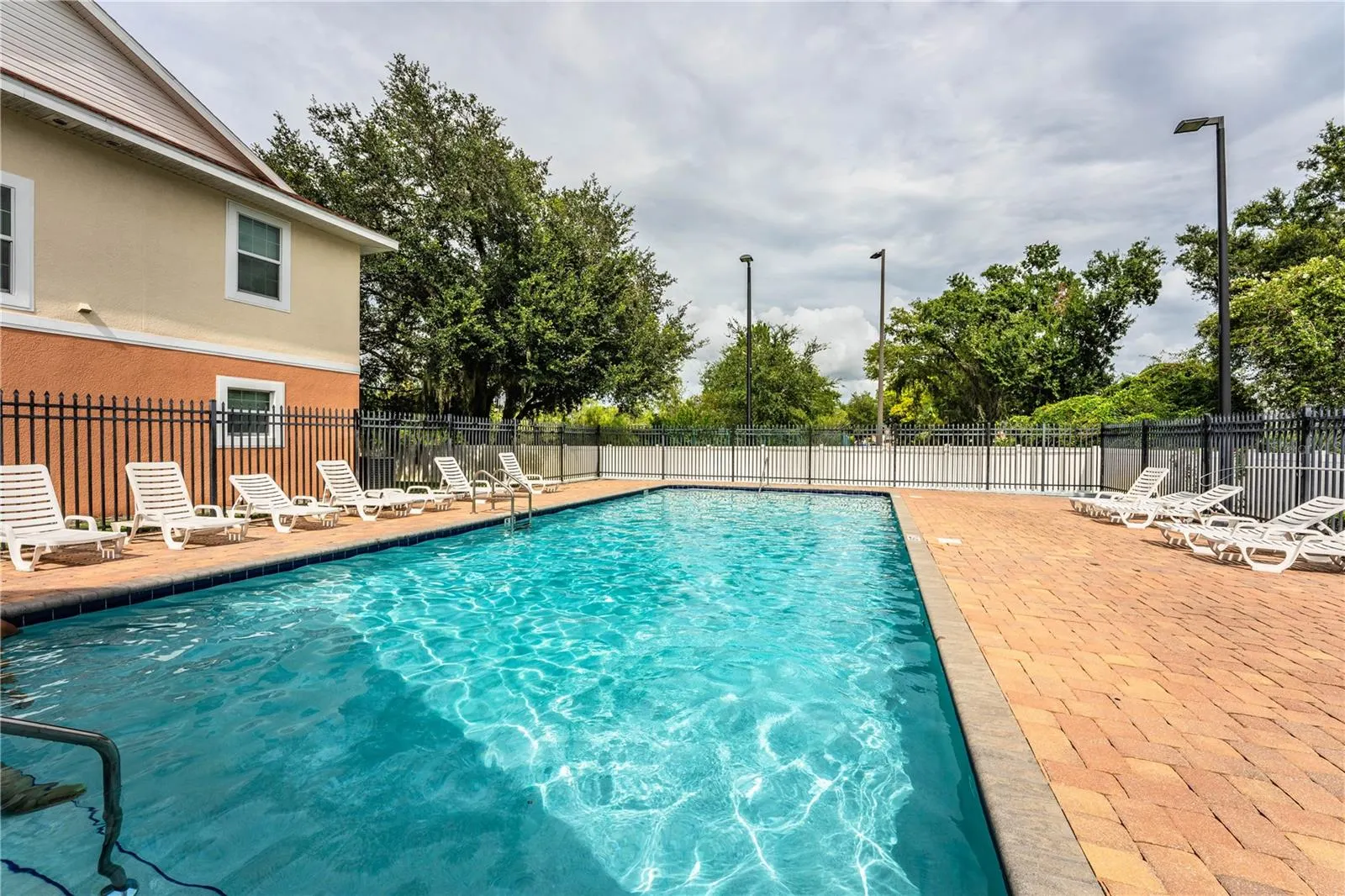 253 ALEXANDER WOODS DR