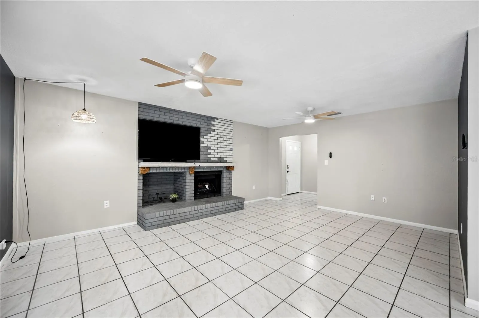 341 LAKE HARRIS DR