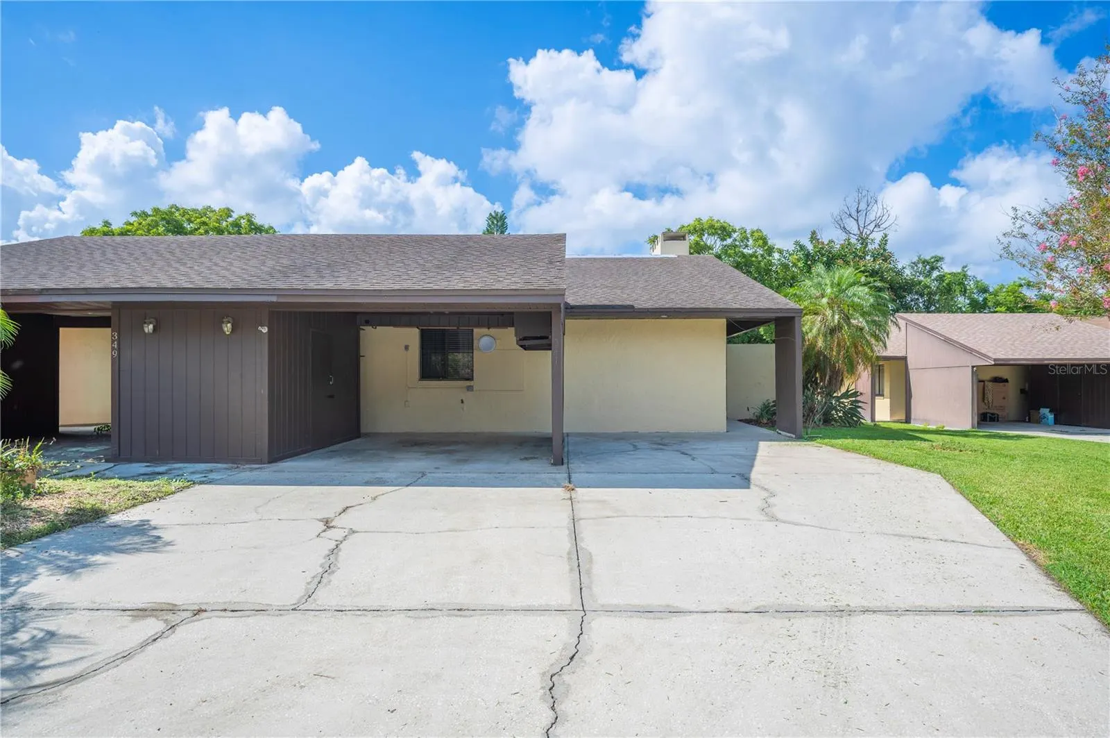 341 LAKE HARRIS DR