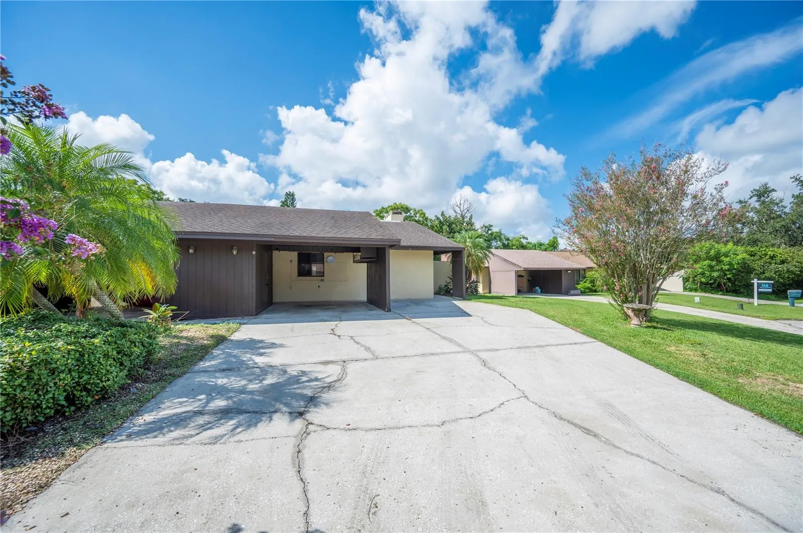 341 LAKE HARRIS DR