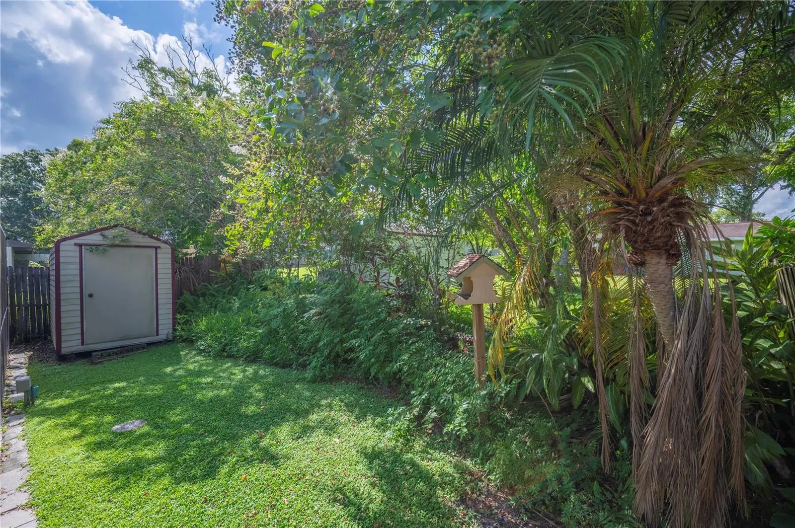 341 LAKE HARRIS DR