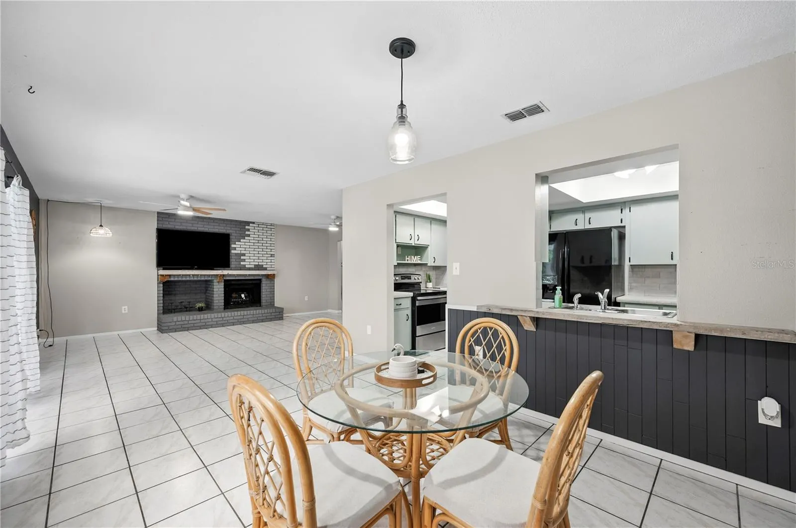 341 LAKE HARRIS DR