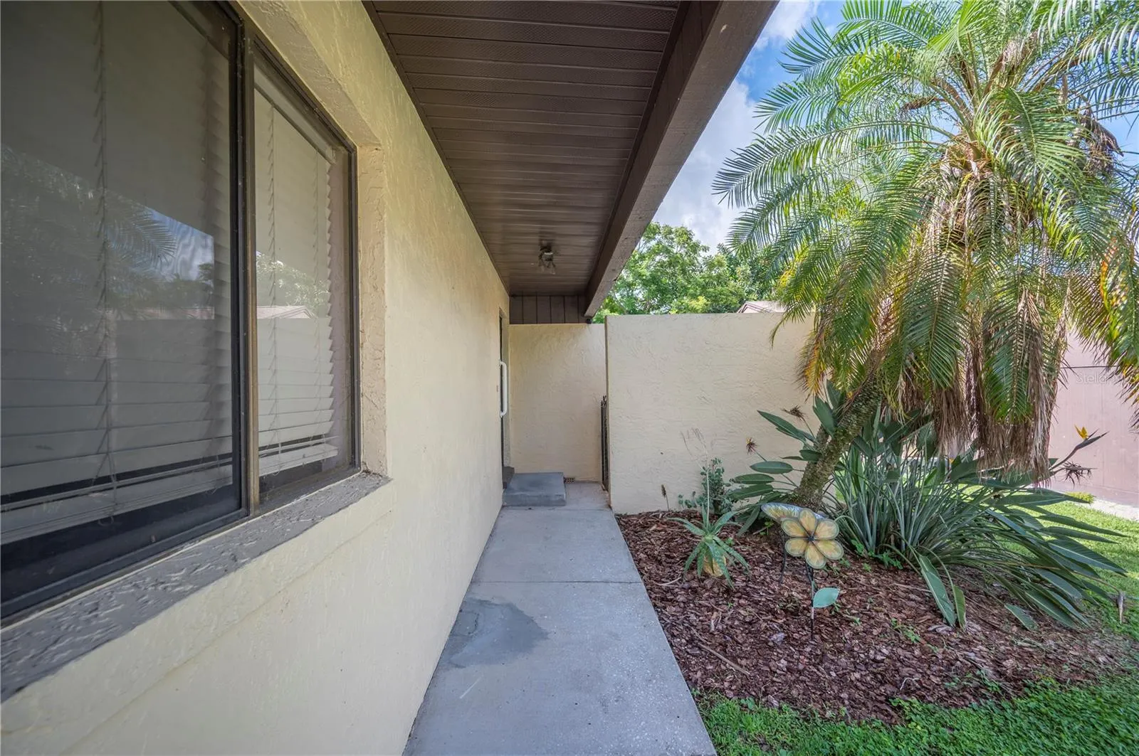 341 LAKE HARRIS DR