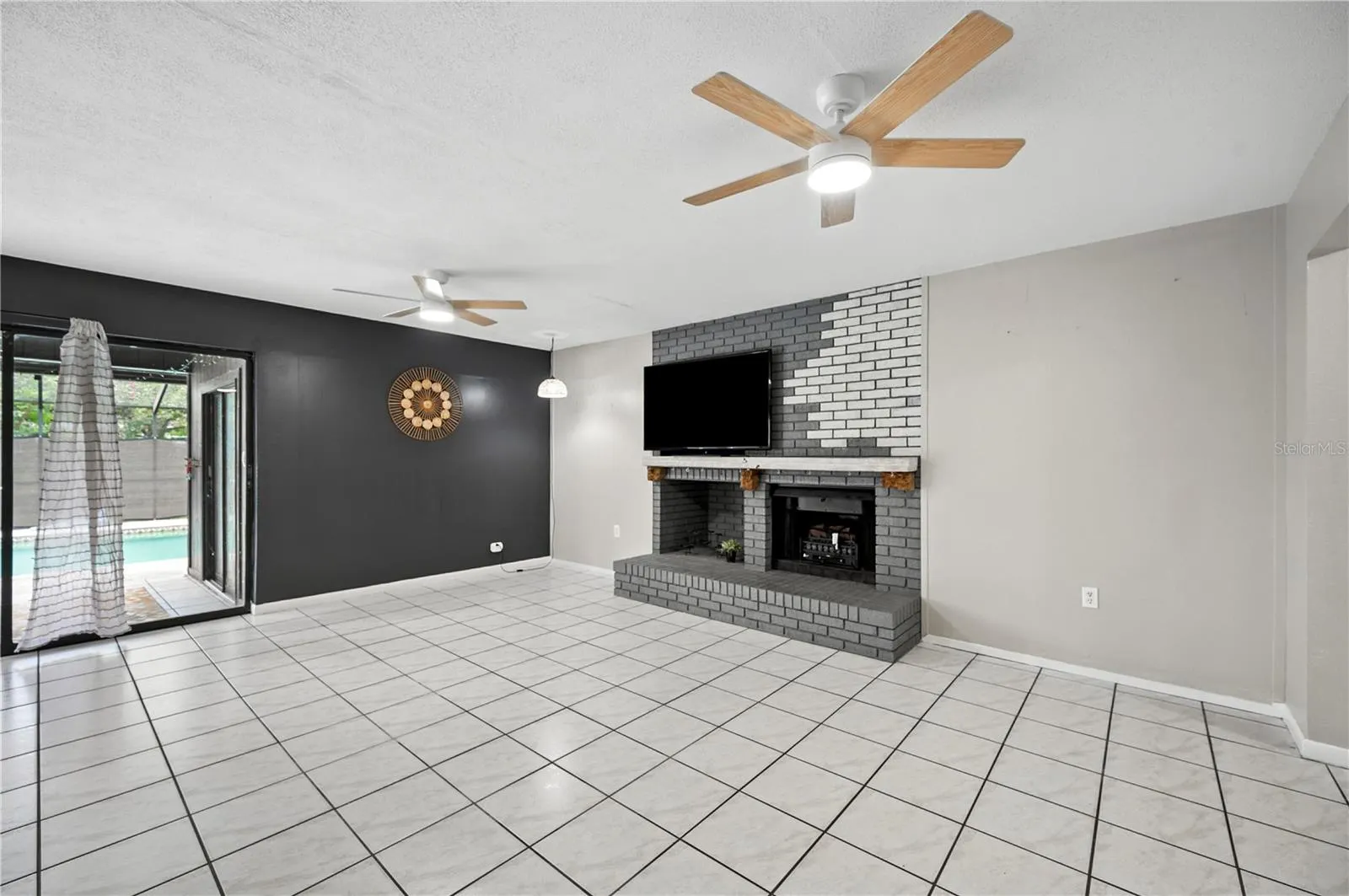 341 LAKE HARRIS DR