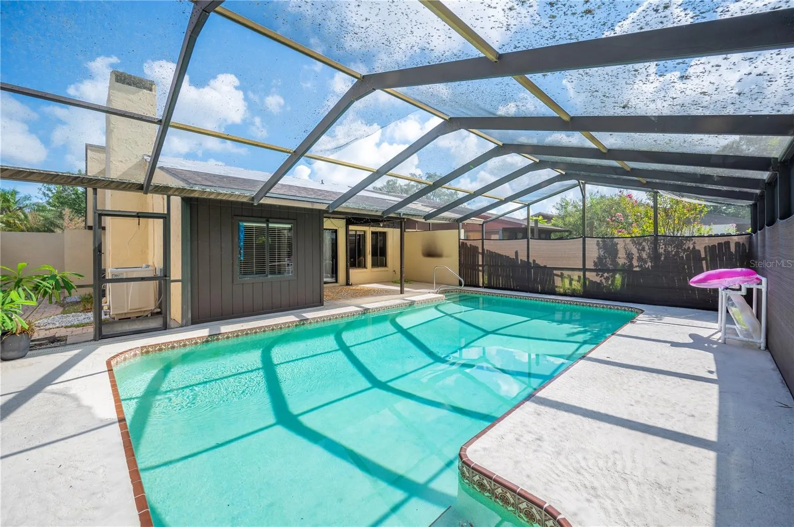 341 LAKE HARRIS DR