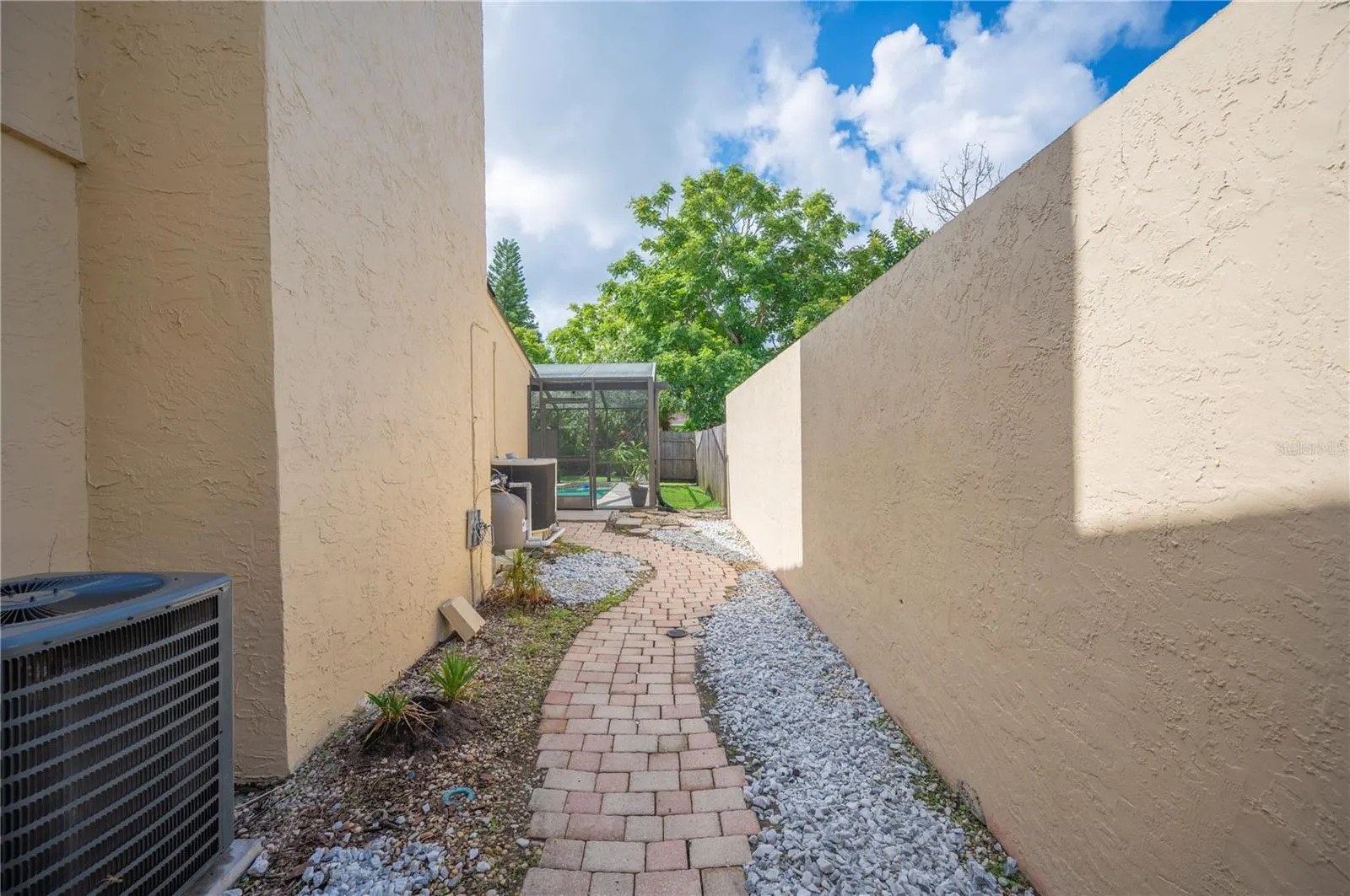 341 LAKE HARRIS DR
