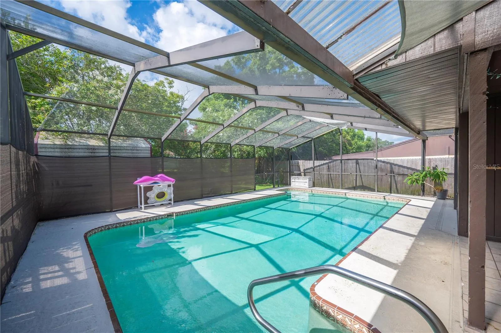 341 LAKE HARRIS DR