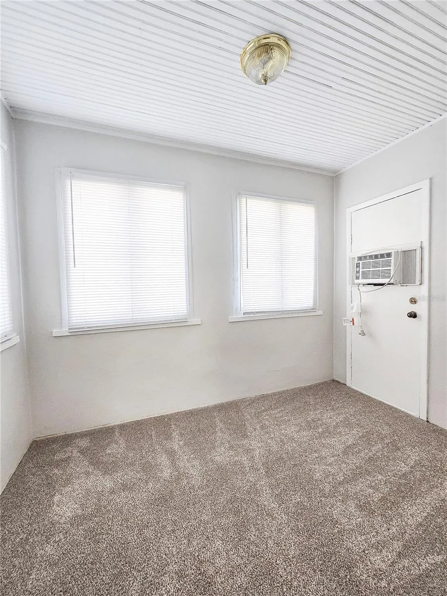 115 8TH ST SE