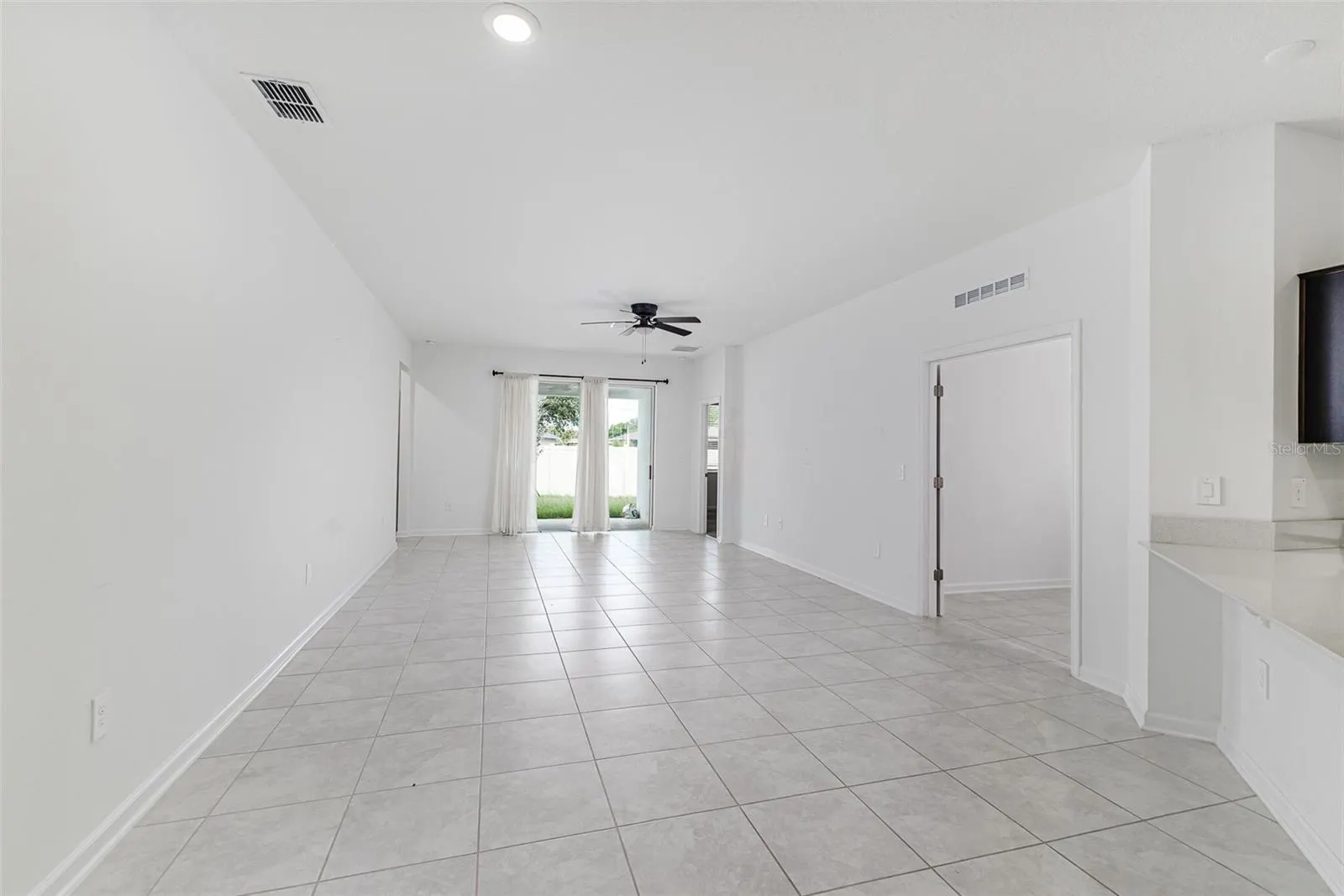 1121 DEEPWATER CIR