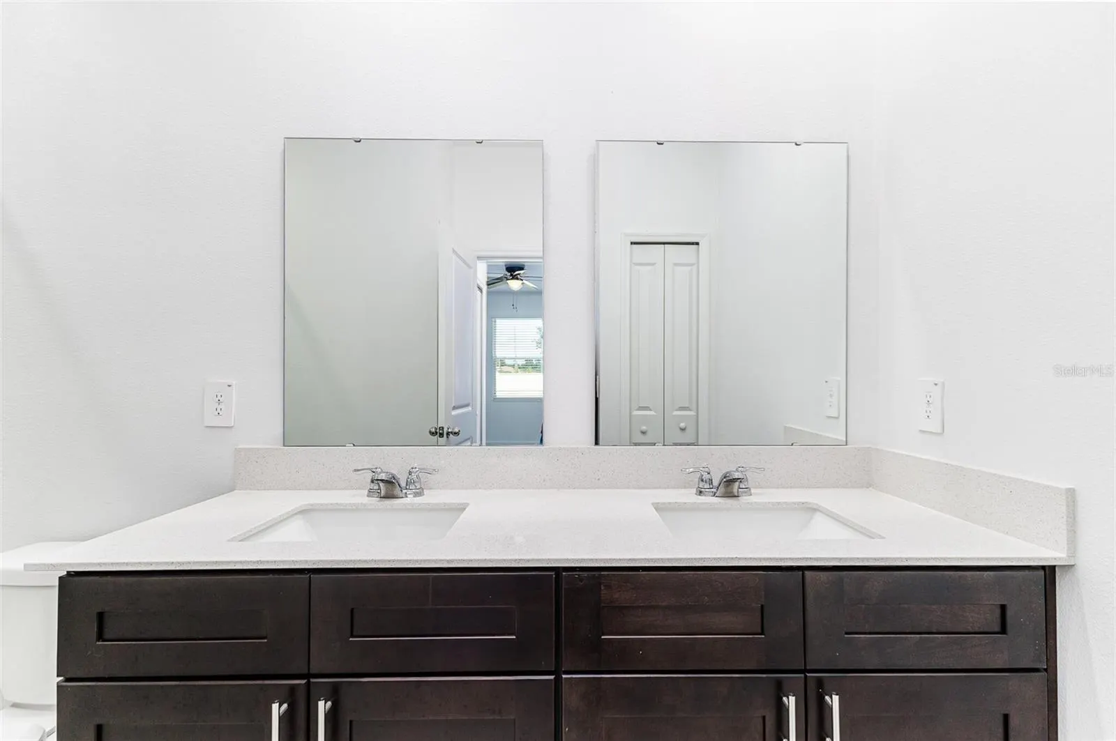 1121 DEEPWATER CIR