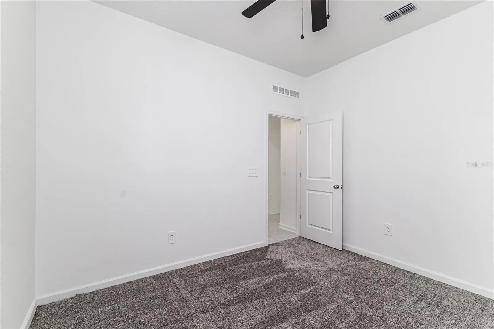 1121 DEEPWATER CIR