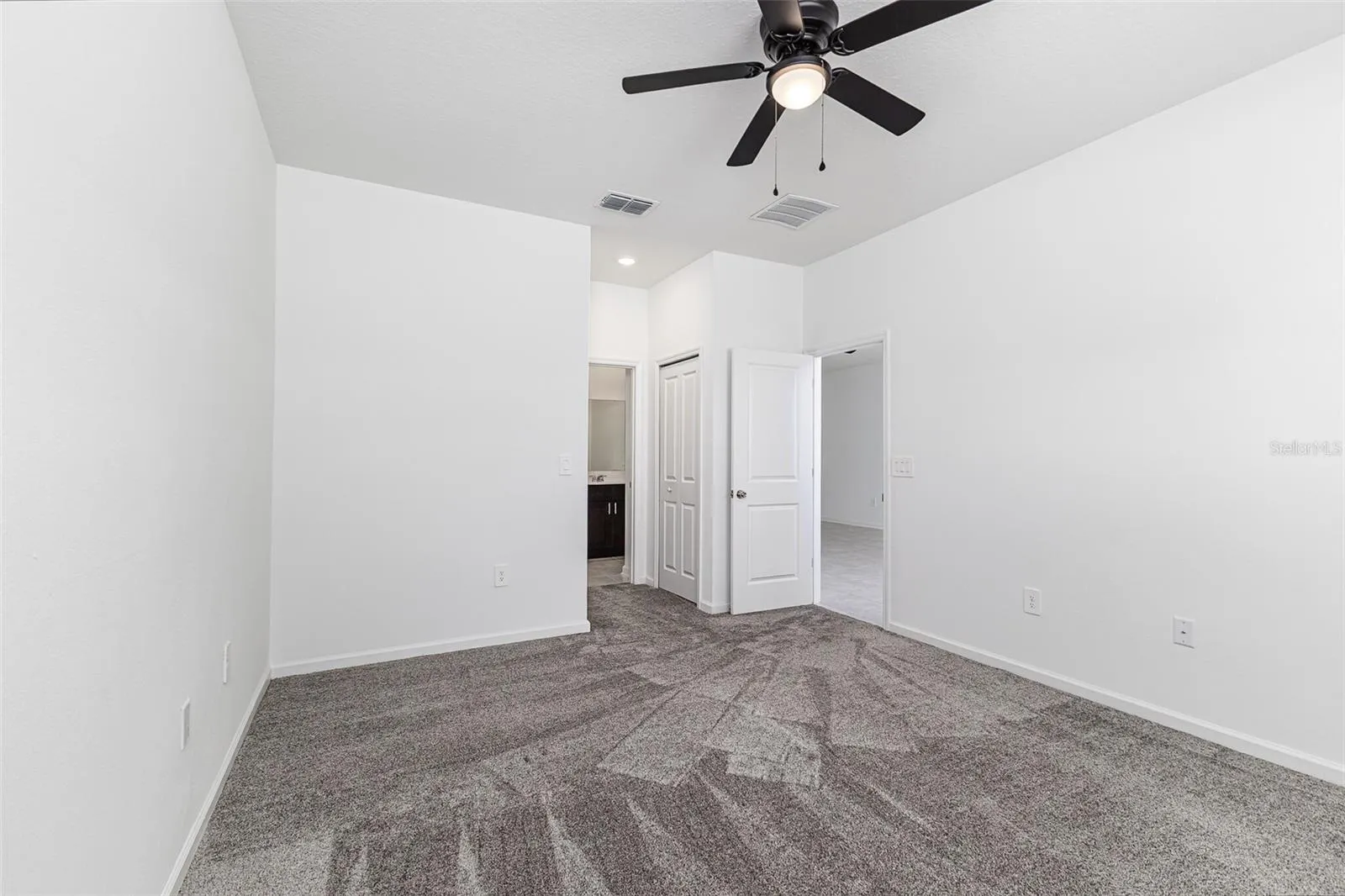 1121 DEEPWATER CIR