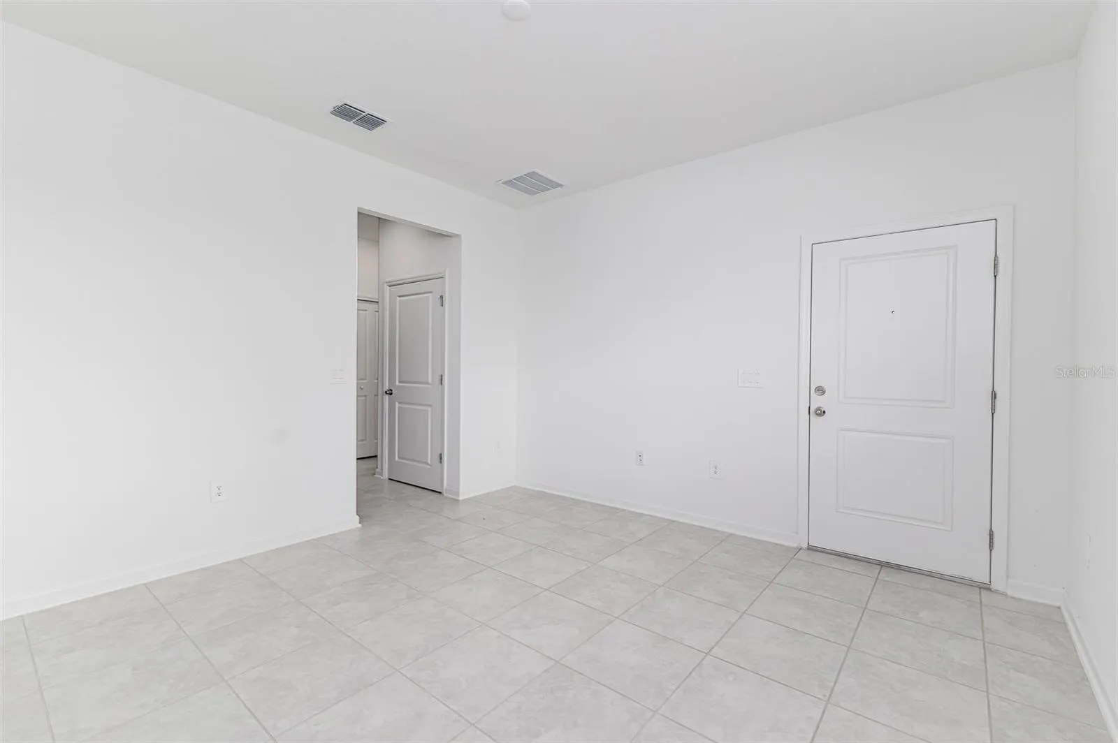 1121 DEEPWATER CIR