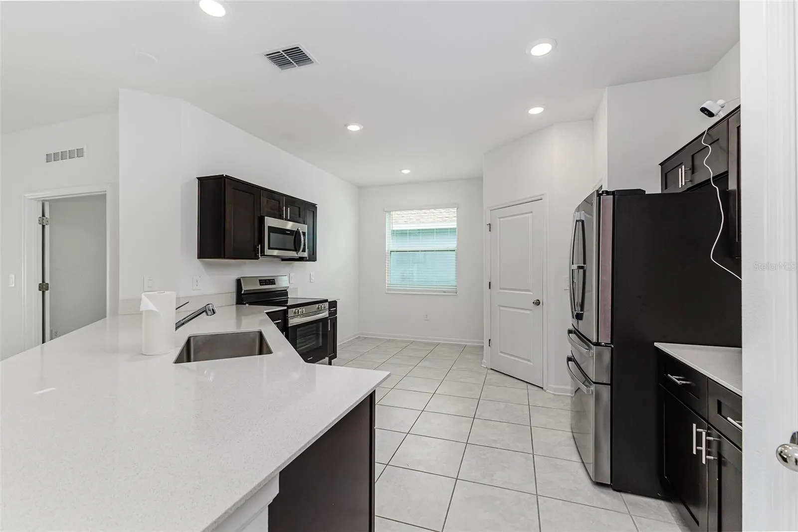 1121 DEEPWATER CIR