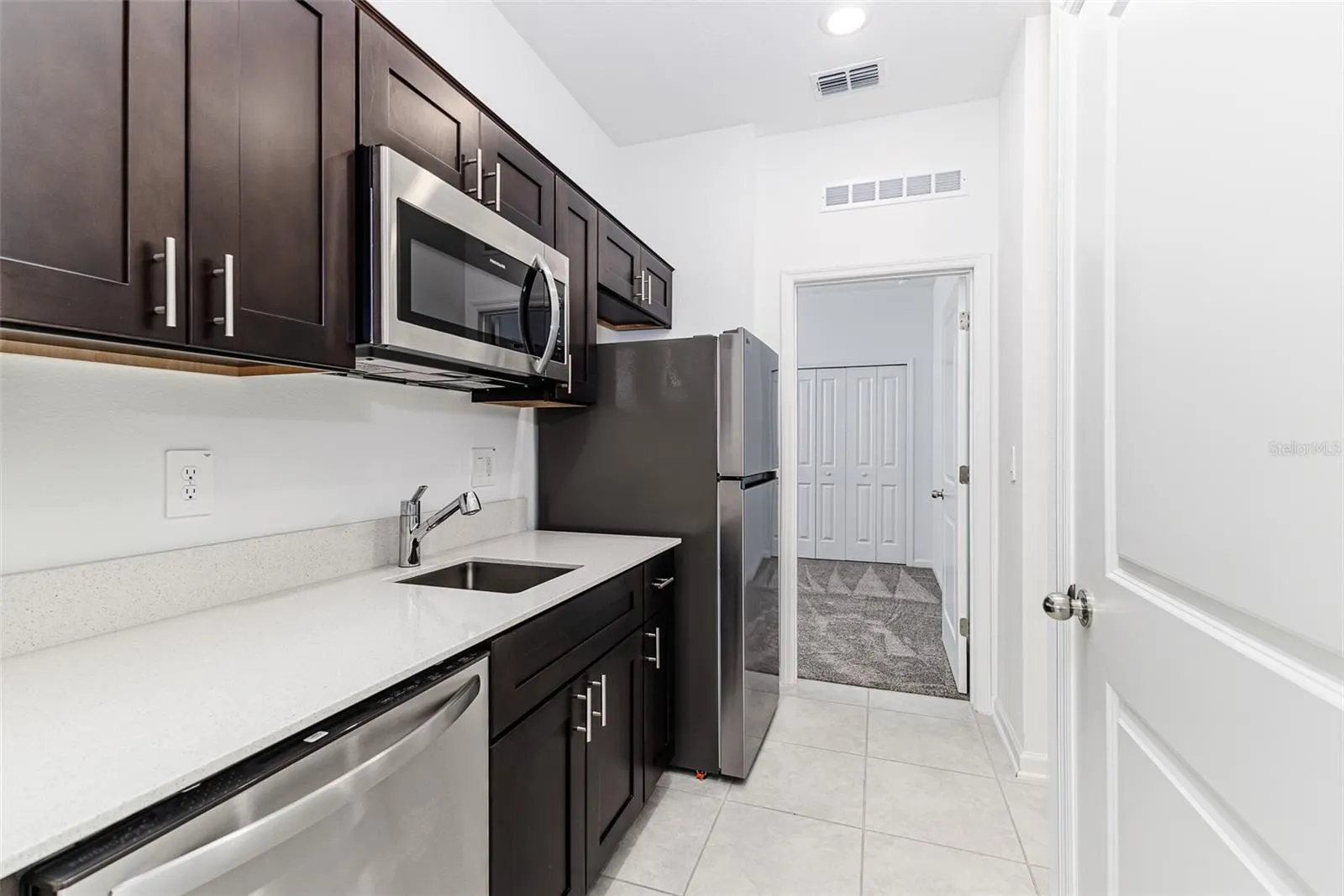 1121 DEEPWATER CIR