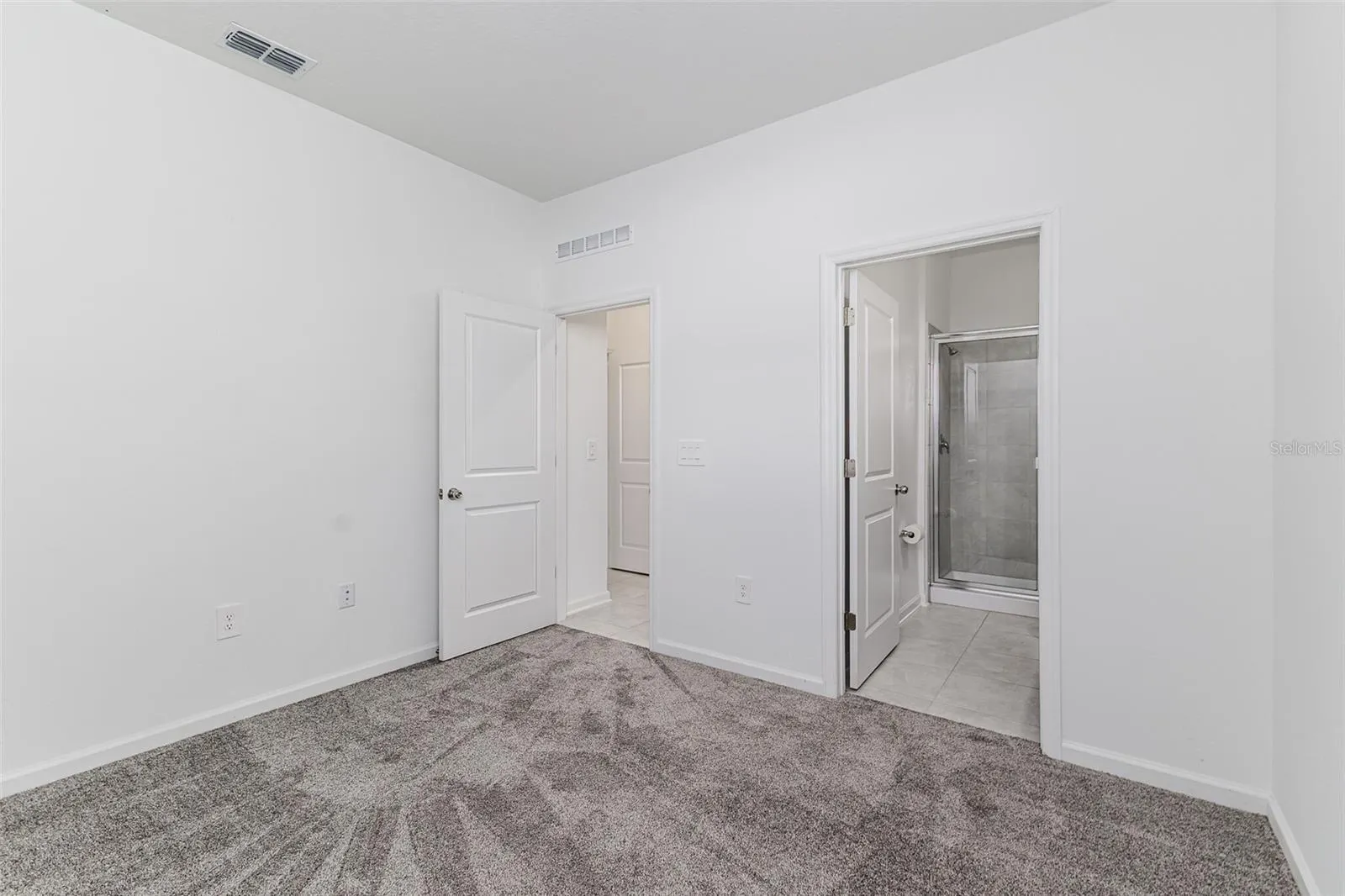 1121 DEEPWATER CIR