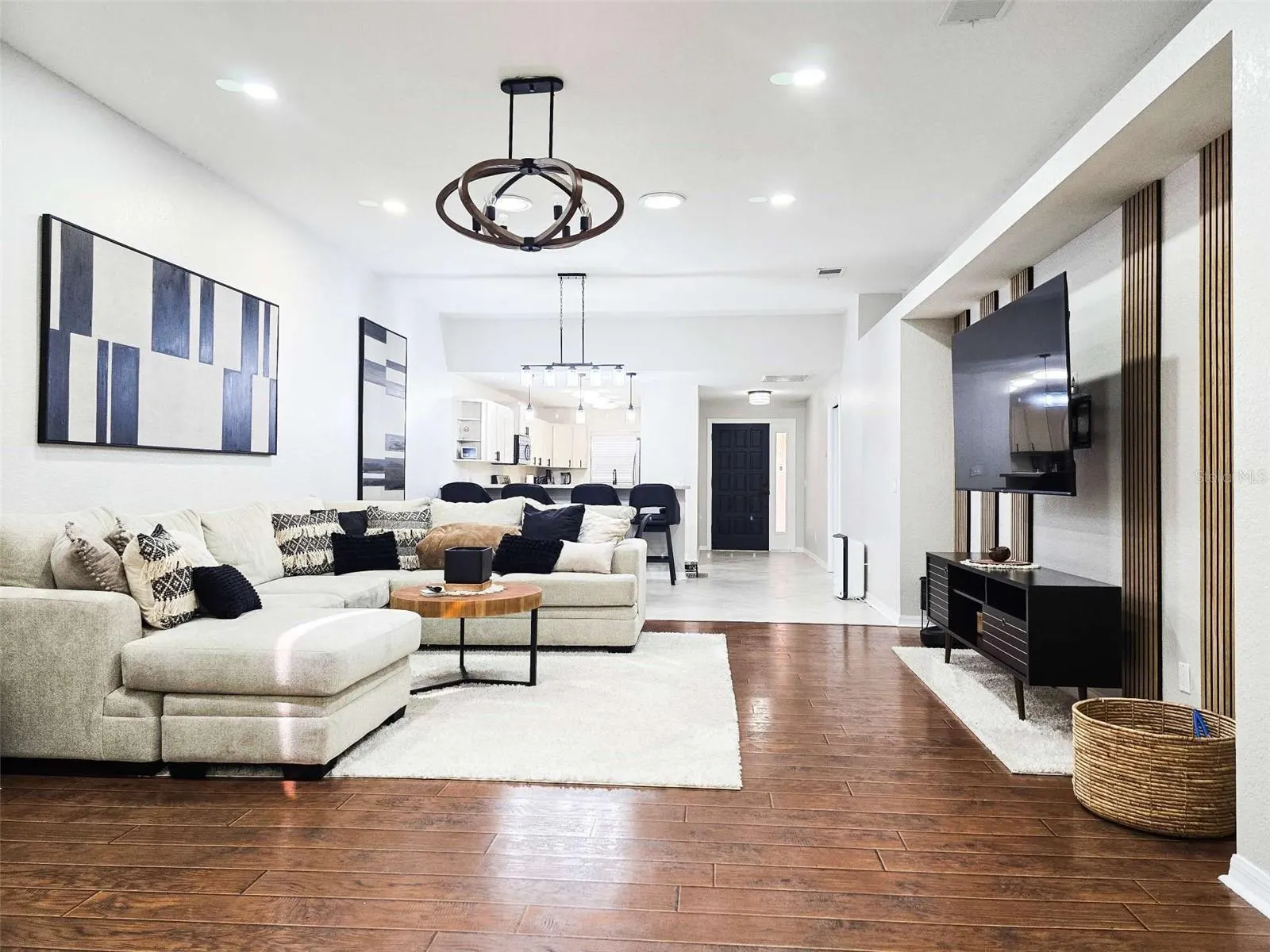 3541 HARBOR CIR NW
