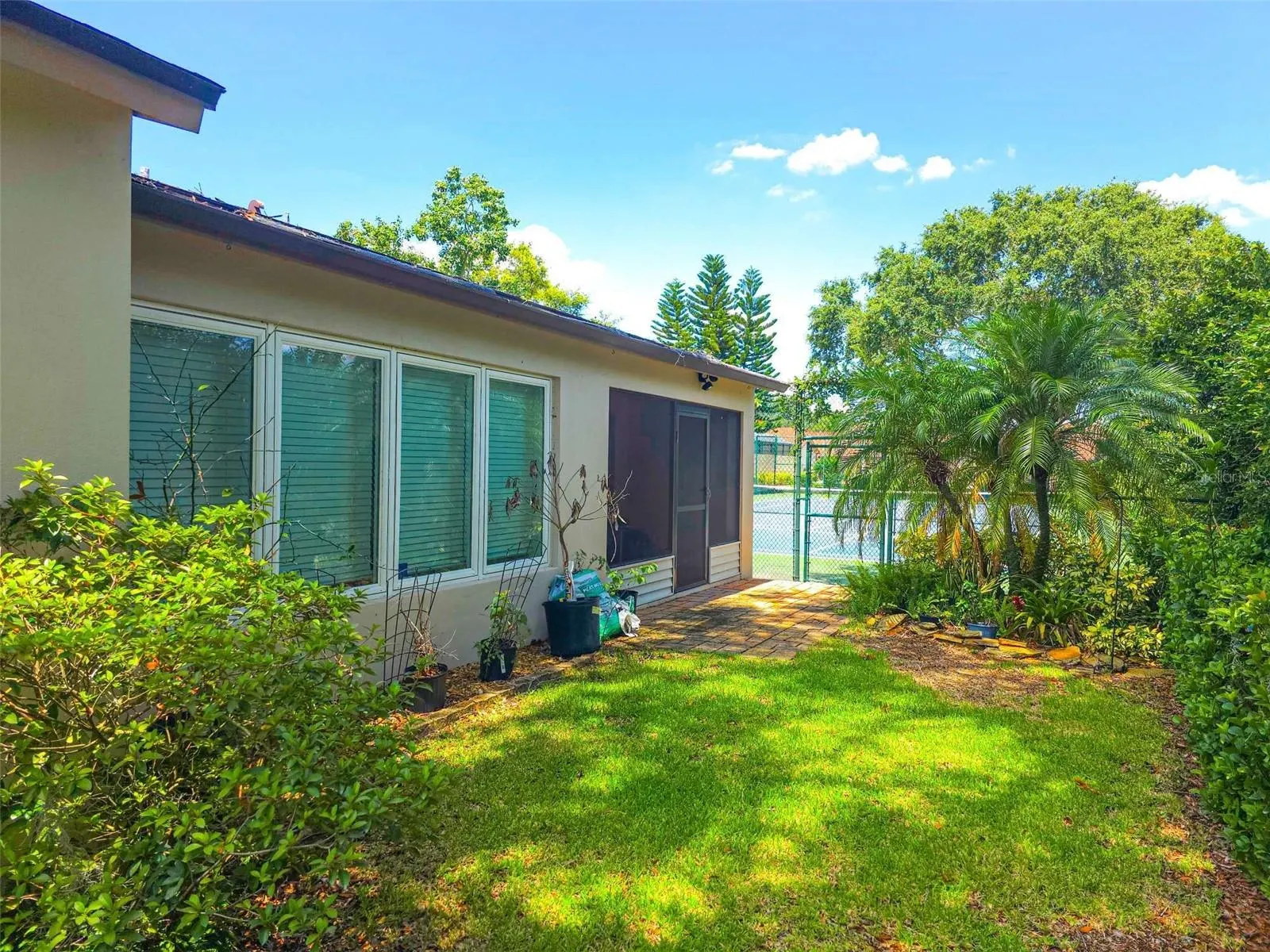 3541 HARBOR CIR NW