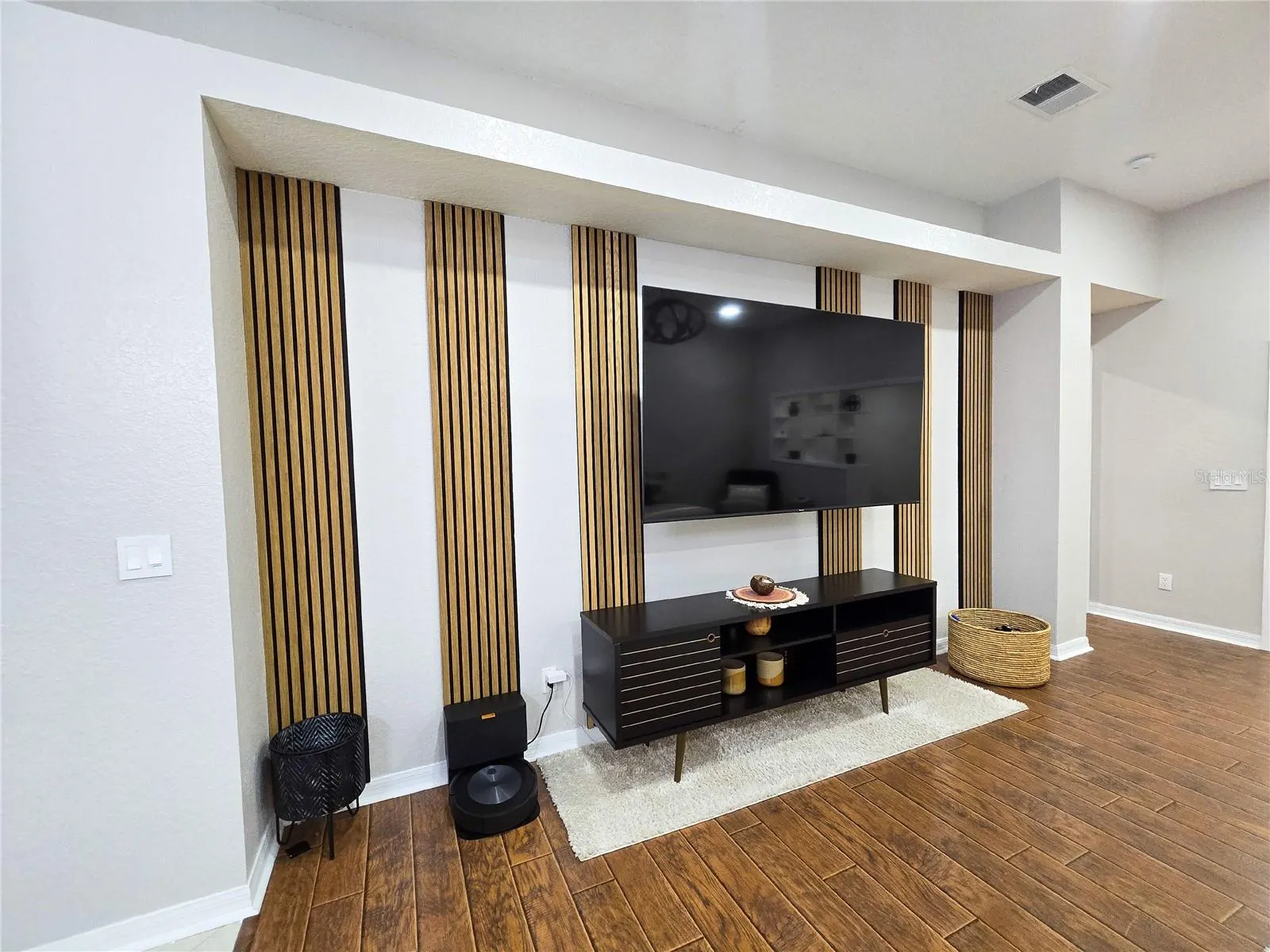 3541 HARBOR CIR NW