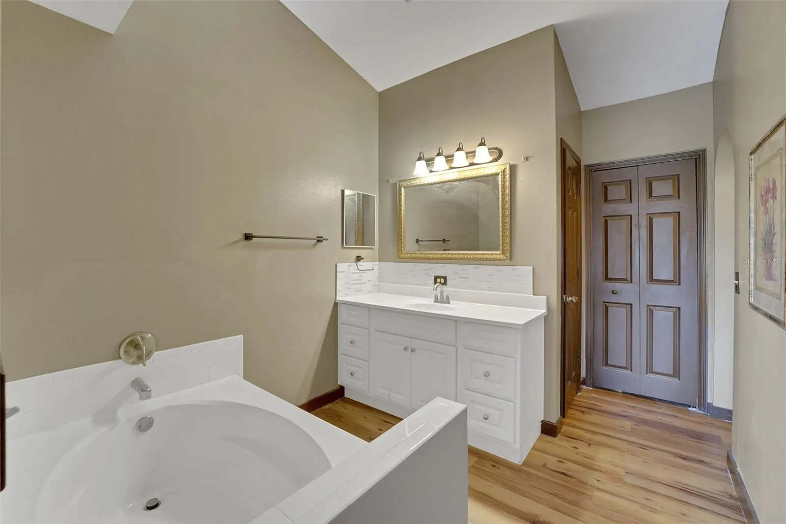 114 SHADDOCK DR